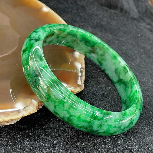 Type A Burmese Jade Jadeite Intense Green Bangle - 62g inner Diameter 58.5mm thickness 14.4mm (Close to Perfect)