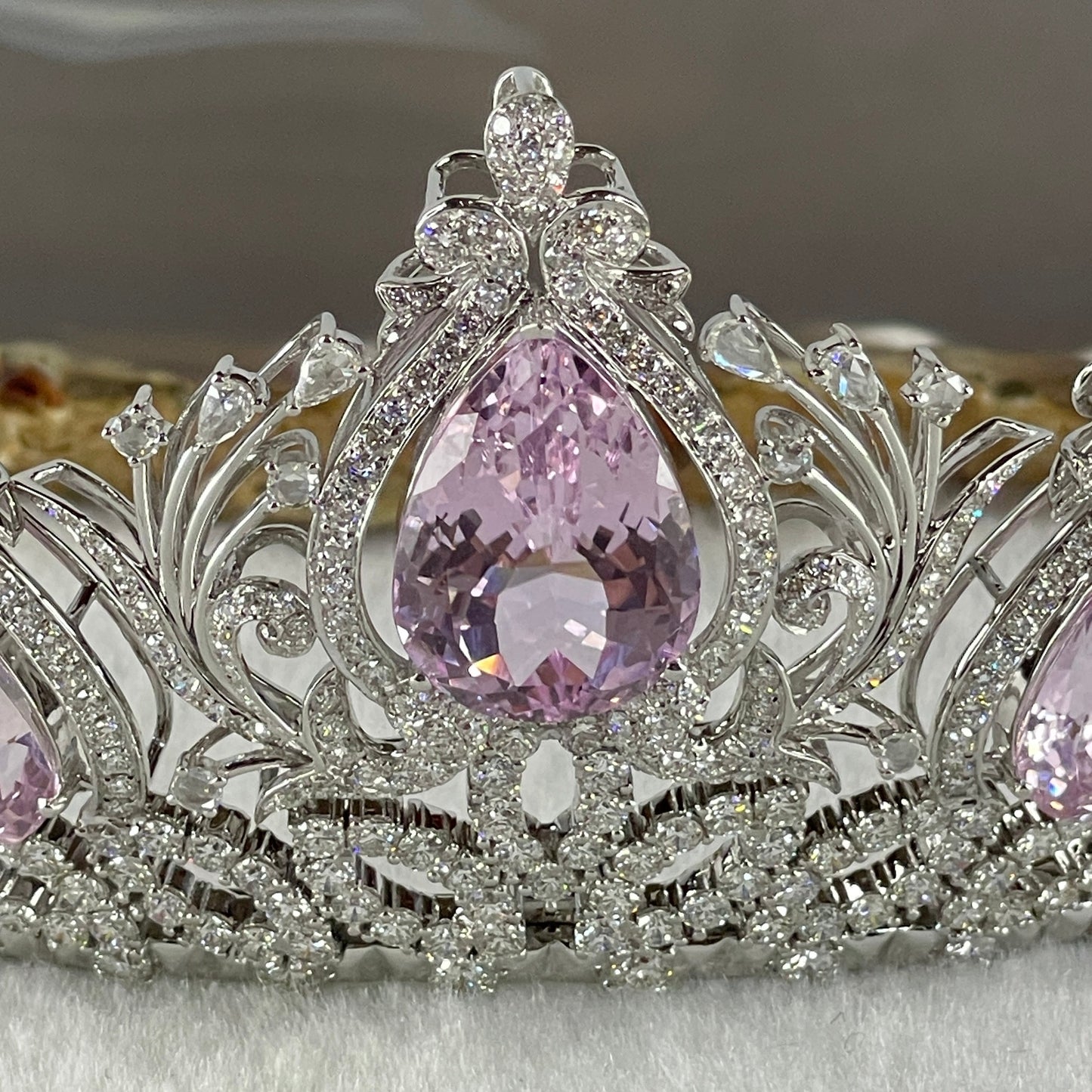 Natural Purplish Pink Kunzite 45.24cts Natural Diamonds D15.0cts in 9K White Gold 53.09g Tiara Total 64.04g