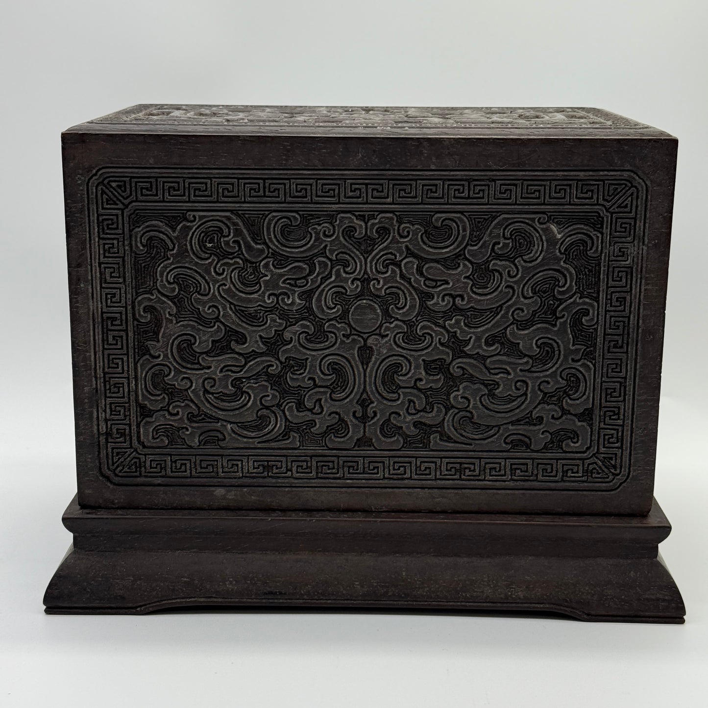 Rare Antique Natural Nephrite Dual Dragon Turtle Seal Set in Zitan Dragon Carvings Box Total Weight 4,853.2g 205.5 by 190.0 by 140.0mm each seal about 1,719.5g 84.7 by 82.3 by 113.1mm