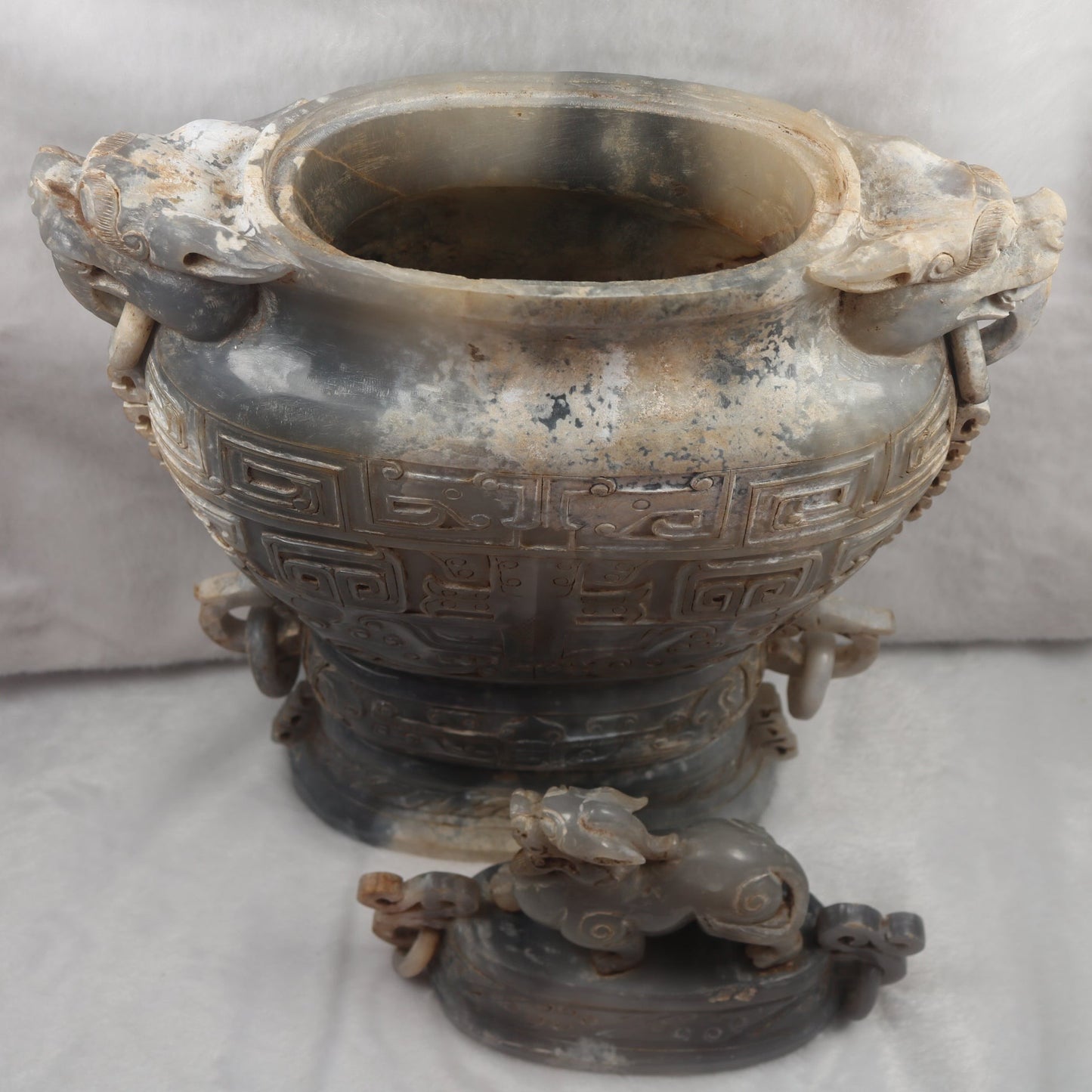 Rare Antique Natural Grey with Pink and White Patches Nephrite Vase with Pixiu Display 3.832,6g 220.0 by 90.0 by 370.0mm