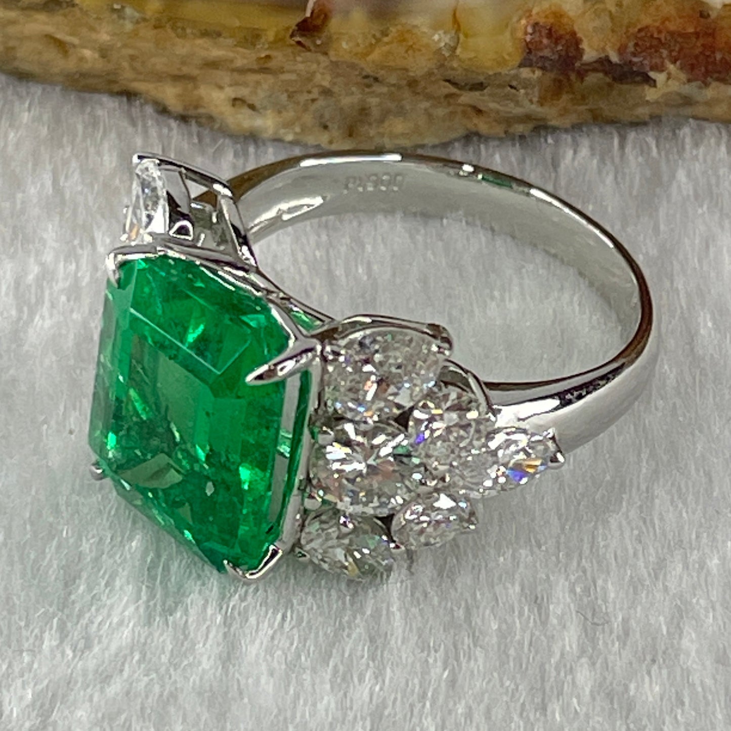 Rare Natural Columbian Green Emerald Beryl Faceted Step Cut Octagonal Shape 11.55 by 9.45 by 6.33mm 4.66ct and Natural Diamonds 2.094ct Platinum PT900 Ring Total 6.85g US6.5 HK13.5 EU53 Inner Diameter 16.8mm GIA Cert