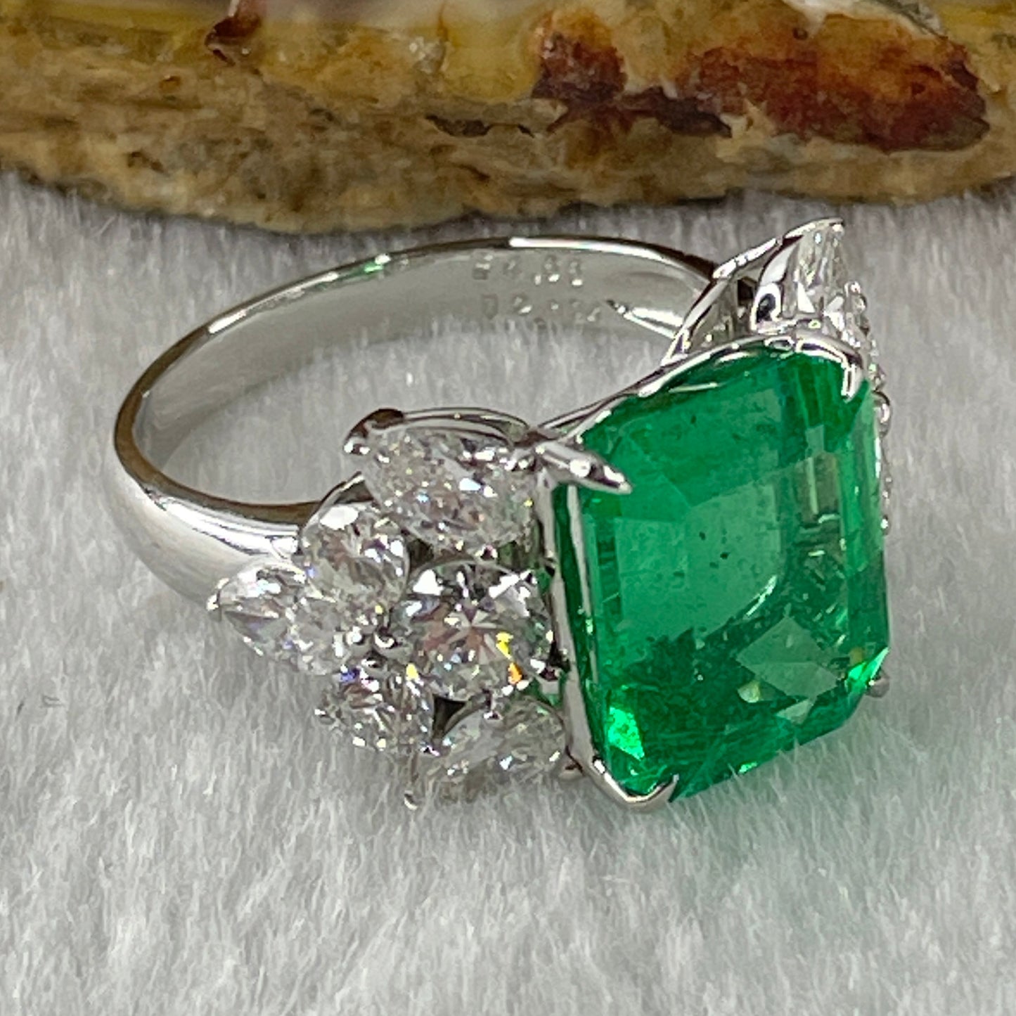 Rare Natural Columbian Green Emerald Beryl Faceted Step Cut Octagonal Shape 11.55 by 9.45 by 6.33mm 4.66ct and Natural Diamonds 2.094ct Platinum PT900 Ring Total 6.85g US6.5 HK13.5 EU53 Inner Diameter 16.8mm GIA Cert