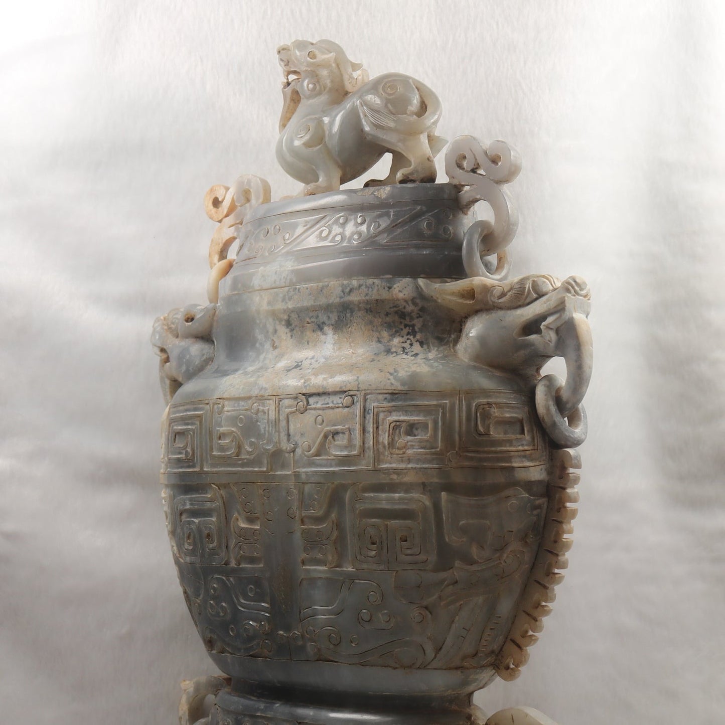 Rare Antique Natural Grey with Pink and White Patches Nephrite Vase with Pixiu Display 3.832,6g 220.0 by 90.0 by 370.0mm