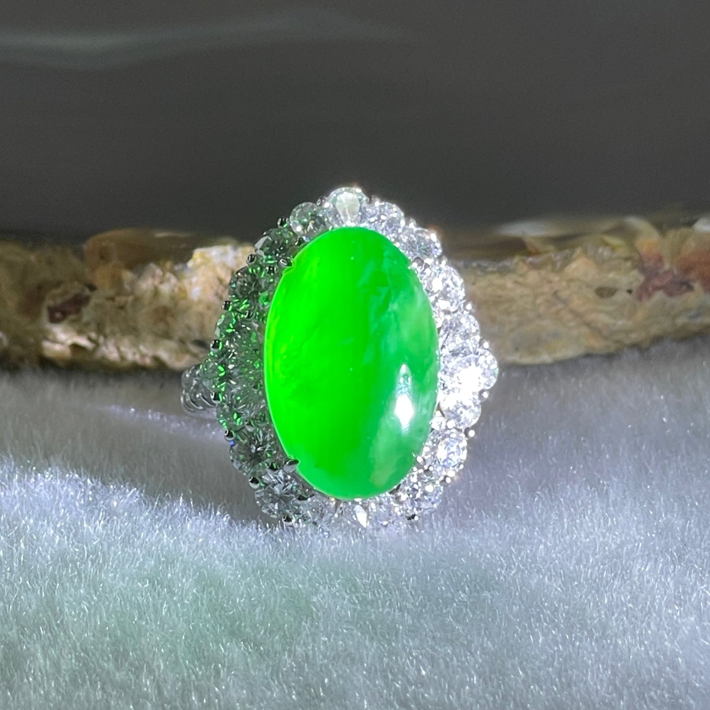 Very High Quality Highly Translucent TYPE A Natural Icy Intense Green Jadeite Oval Cabochon Approx 18.13 by 11.66mm Total Weight 11.42g including Natural Diamonds 2.93ct and Au750 White Gold Ring Setting US 7.25 HK 16 Inner Diameter 17.5mm with GIA Cert