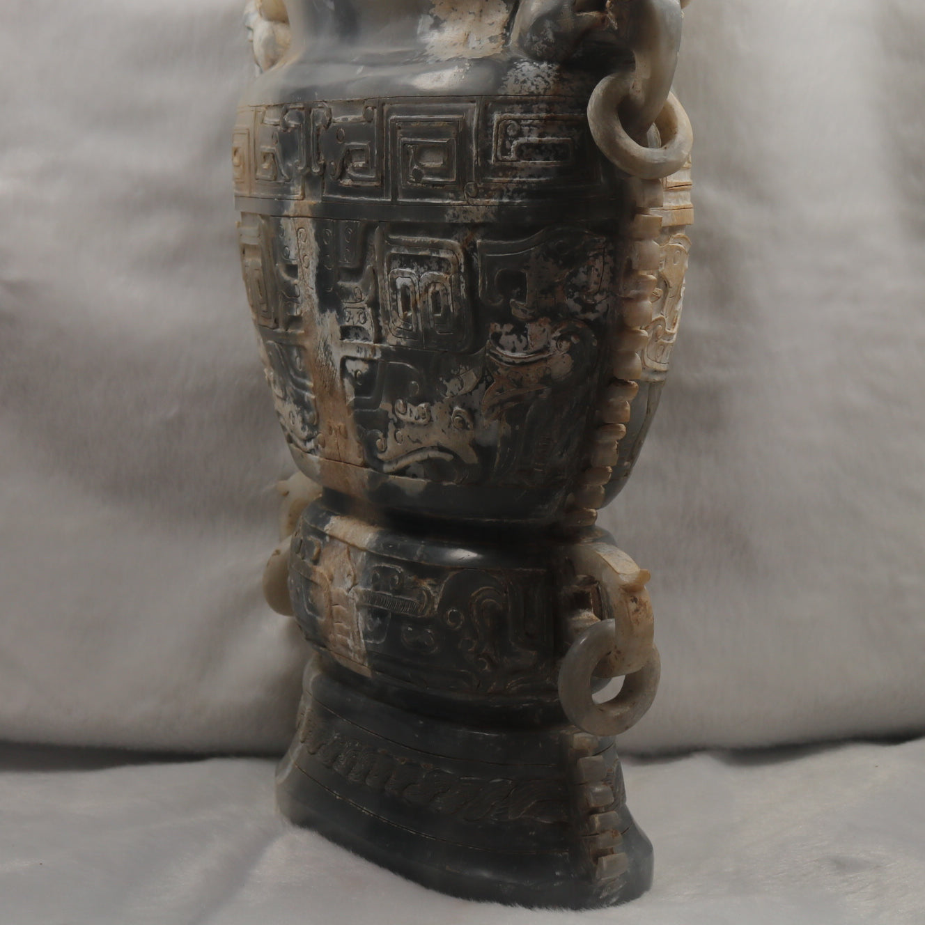 Rare Antique Natural Grey with Pink and White Patches Nephrite Vase with Pixiu Display 3.832,6g 220.0 by 90.0 by 370.0mm