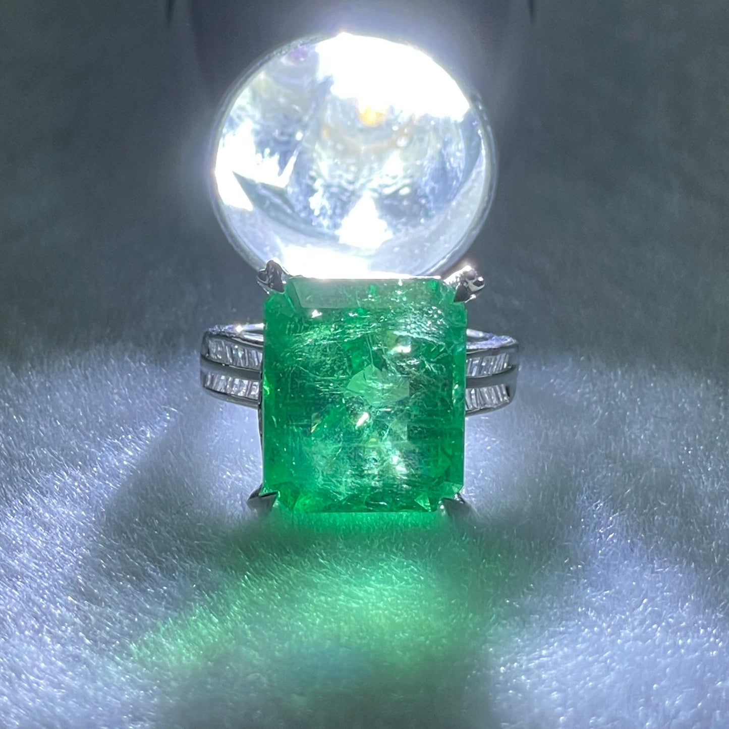 Rare Natural Columbian Green Emerald Beryl Faceted Step Cut Octagonal Shape 10.61Ct 14.66 by 12.48 by 8.82mm and Natural Diamonds 0.33ct Platinum PT900 Ring Total 10.63g US 6 HK 13 Inner Diameter 16.8mm GIA Cert