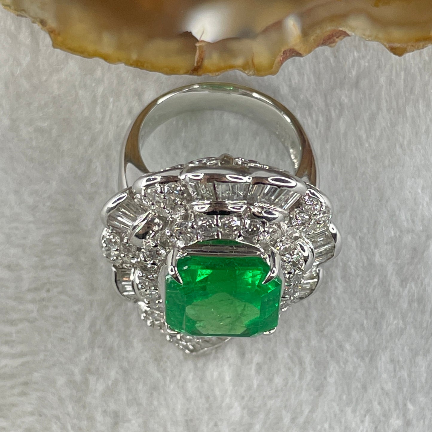 Rare Natural Columbian Green Emerald Beryl Faceted Step Cut Octagonal Shape 11.9 by 11.4 by 7.0mm 8.13ct and Natural Diamonds 3.10ct Platinum PT900 Ring Total 29.81g US6.5 HK13.5 EU53 Inner Diameter 16.9mm