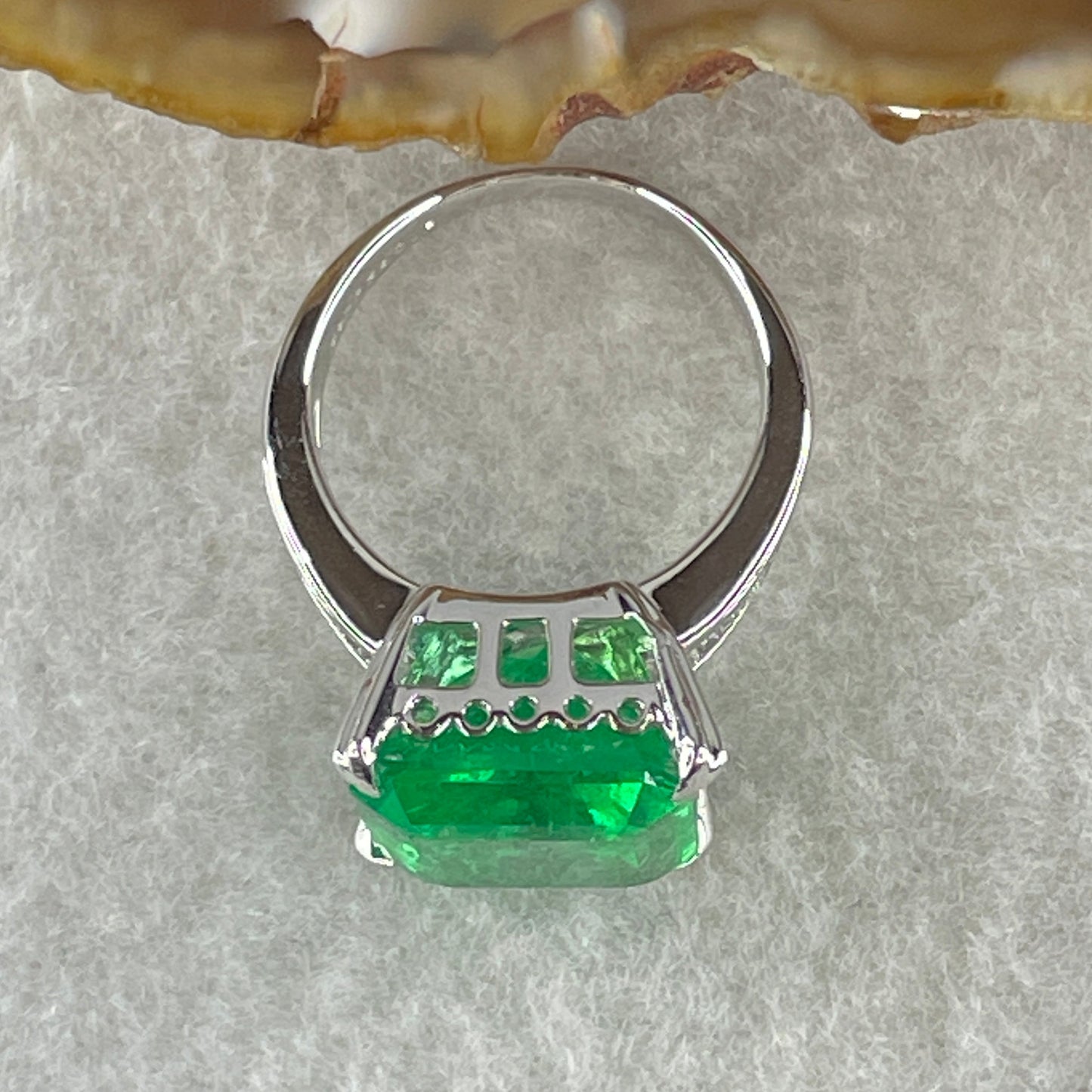 Rare Natural Columbian Green Emerald Beryl Faceted Step Cut Octagonal Shape 10.61Ct 14.66 by 12.48 by 8.82mm and Natural Diamonds 0.33ct Platinum PT900 Ring Total 10.63g US 6 HK 13 Inner Diameter 16.8mm GIA Cert