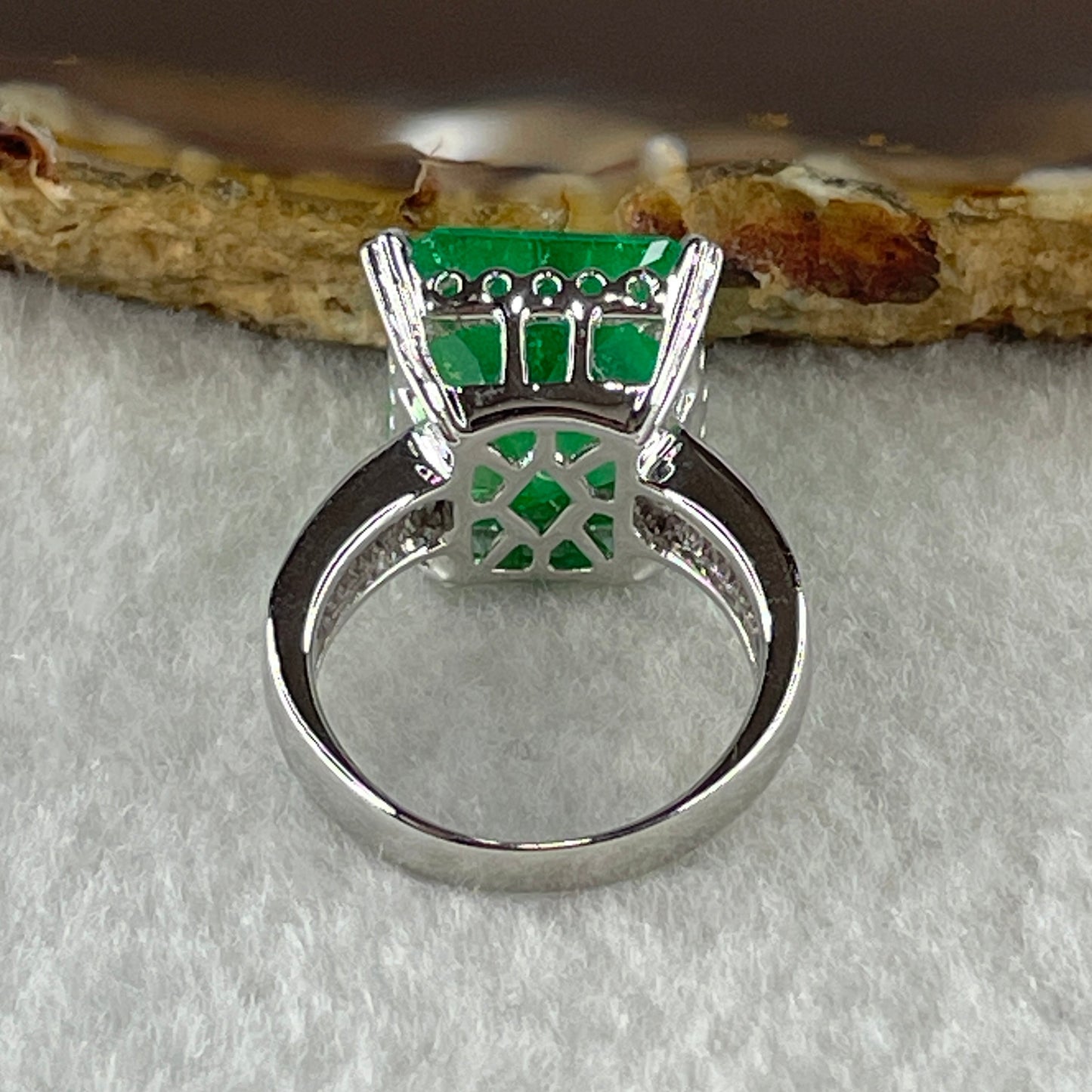Rare Natural Columbian Green Emerald Beryl Faceted Step Cut Octagonal Shape 10.61Ct 14.66 by 12.48 by 8.82mm and Natural Diamonds 0.33ct Platinum PT900 Ring Total 10.63g US 6 HK 13 Inner Diameter 16.8mm GIA Cert