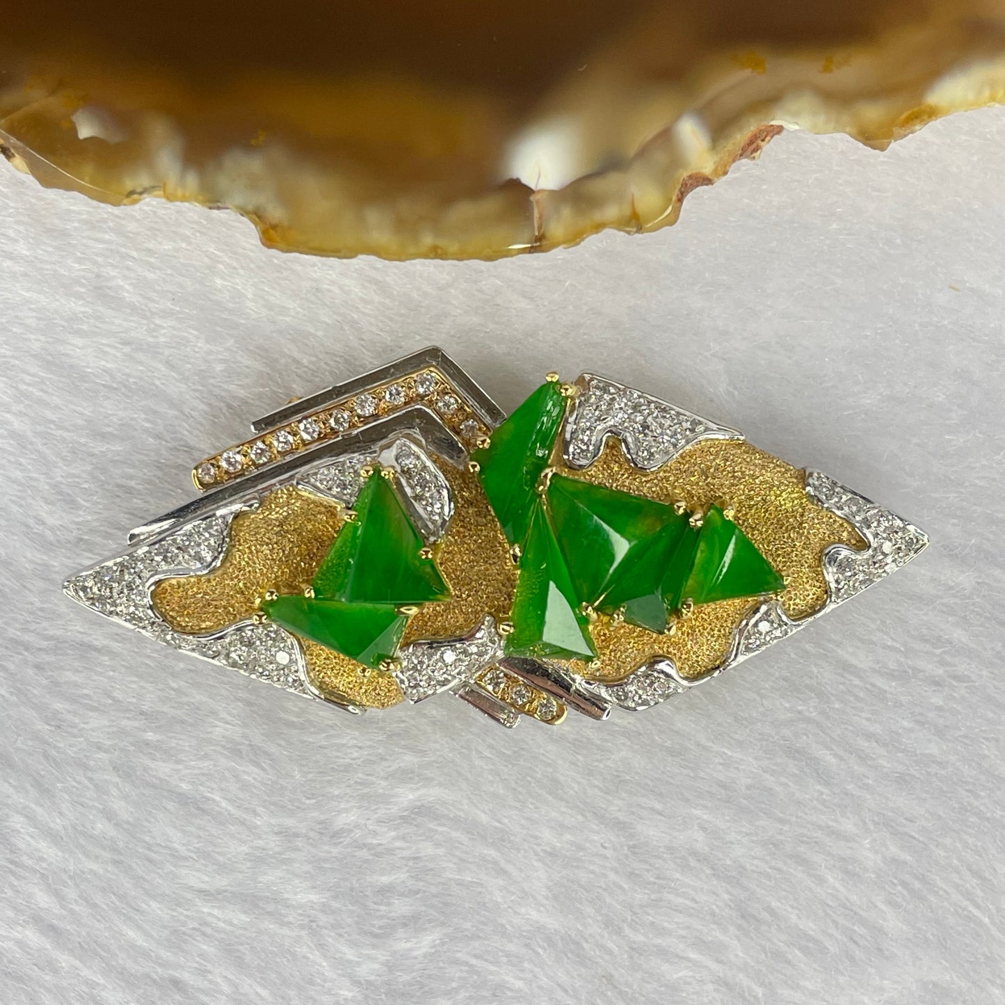Very Very High Quality Highly Translucent Natural Emerald Green Jadeite (TYPE A) Brooch Approx. 6.5 by 5.50 by 2.82 to 7.97 by 8.30 by 4.63mm Total Weight 17.71g including Natural Diamonds and 18K Yellow Gold and PT900 Setting with NGI Cert No.82835782