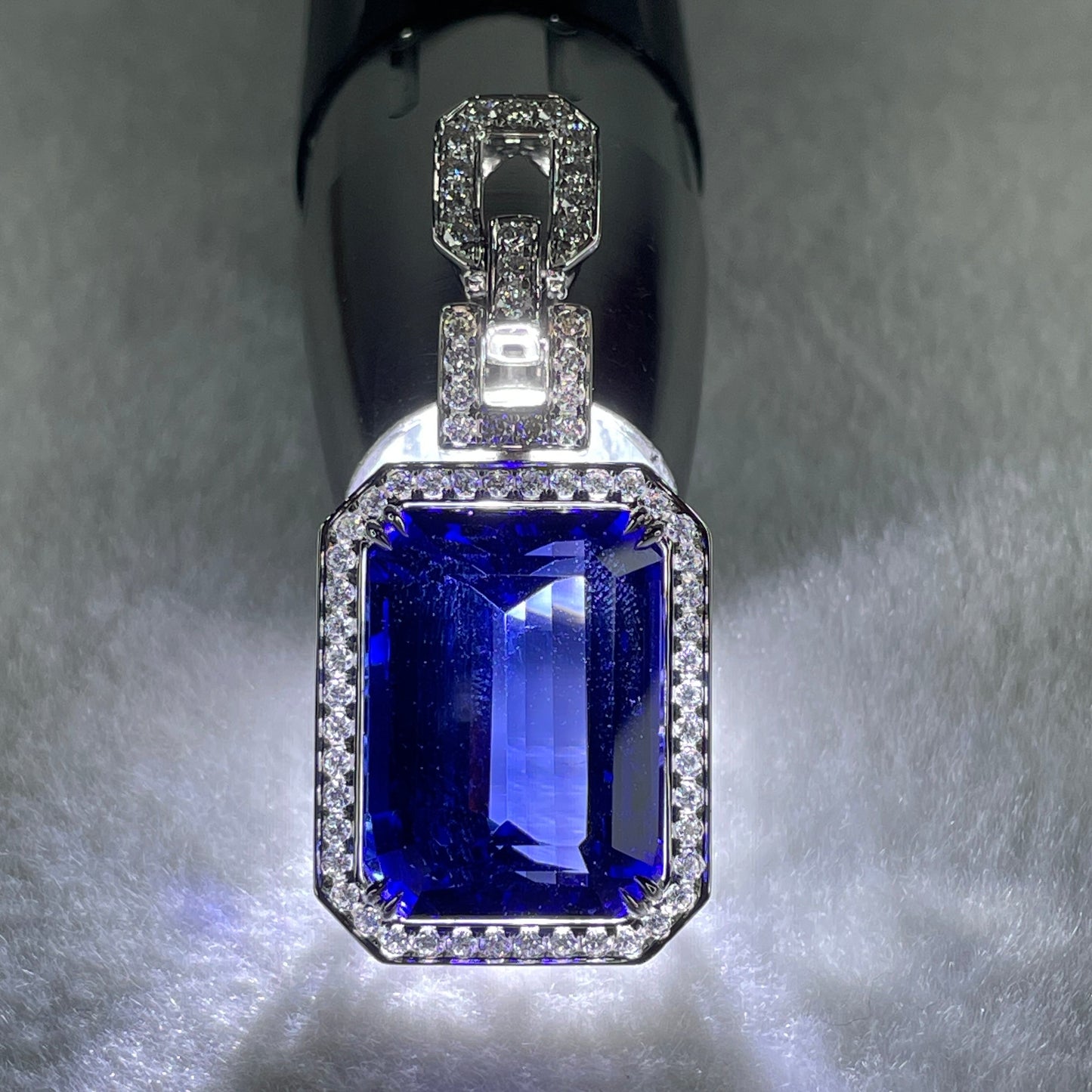 Very High Grade Natural Blue Tanzanite 35.93ct 21.79 by 16.03 by 10.69mm Natural Diamonds 1.27ct Au750 White Gold Pendant Total 20.64g with GIA Cert