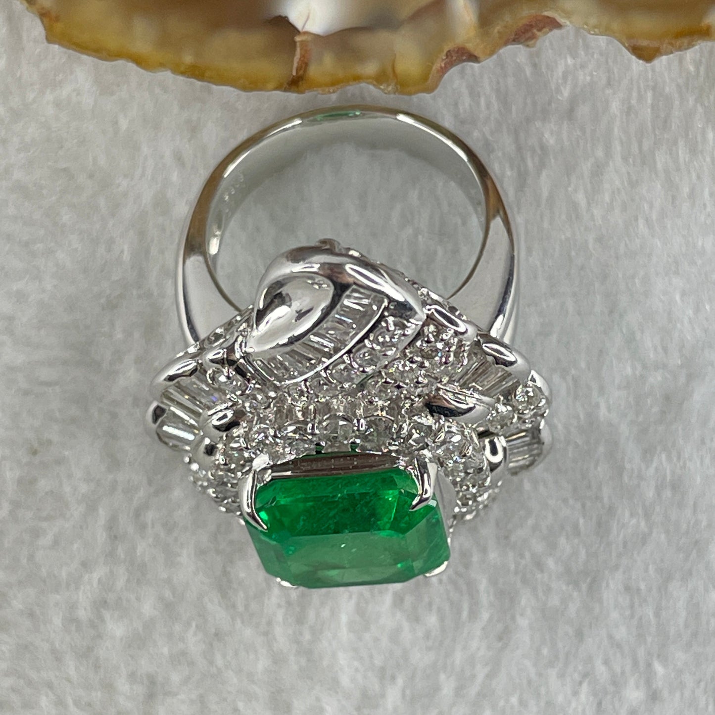 Rare Natural Columbian Green Emerald Beryl Faceted Step Cut Octagonal Shape 11.9 by 11.4 by 7.0mm 8.13ct and Natural Diamonds 3.10ct Platinum PT900 Ring Total 29.81g US6.5 HK13.5 EU53 Inner Diameter 16.9mm