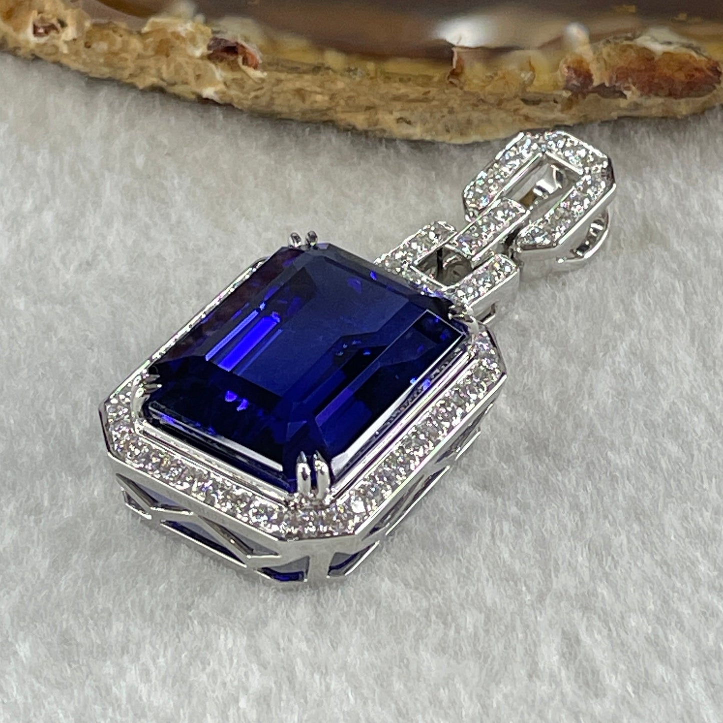 Very High Grade Natural Blue Tanzanite 35.93ct 21.79 by 16.03 by 10.69mm Natural Diamonds 1.27ct Au750 White Gold Pendant Total 20.64g with GIA Cert