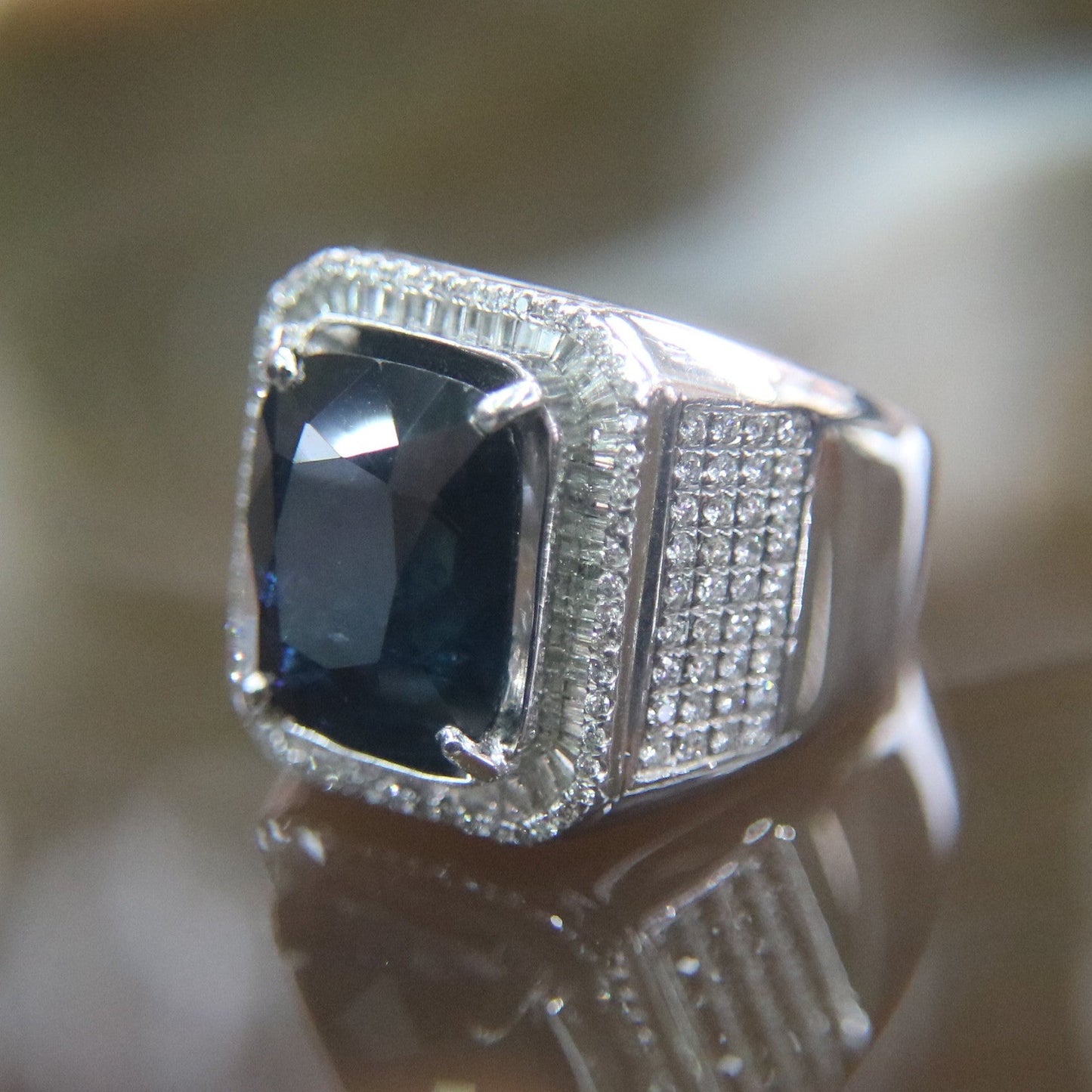 Natural Blue Sapphire 蓝宝石 (heated) about 13.0ct Ring set in 18k 750 white gold & natural diamonds - 19.42g US Size 9 with NGI Cert