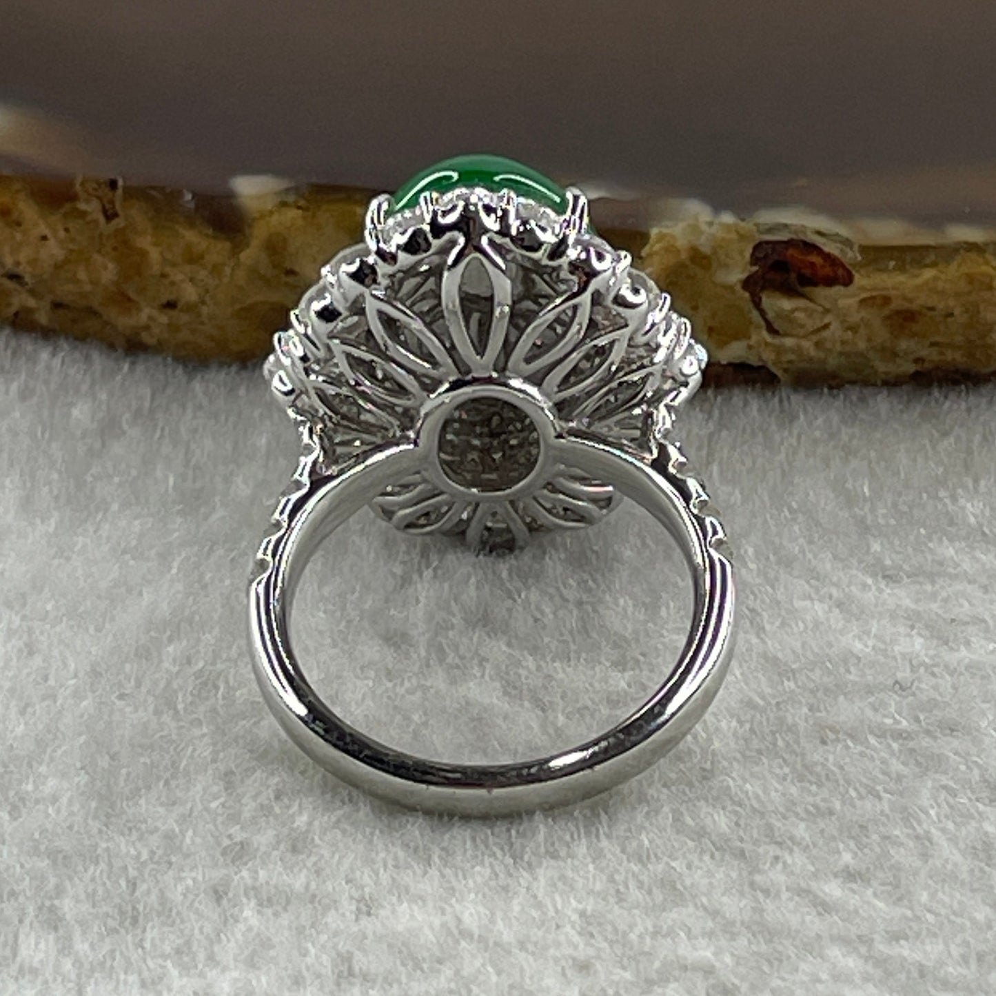 Very High Quality Highly Translucent TYPE A Natural Icy Intense Green Jadeite Oval Cabochon Approx 18.13 by 11.66mm Total Weight 11.42g including Natural Diamonds 2.93ct and Au750 White Gold Ring Setting US 7.25 HK 16 Inner Diameter 17.5mm with GIA Cert