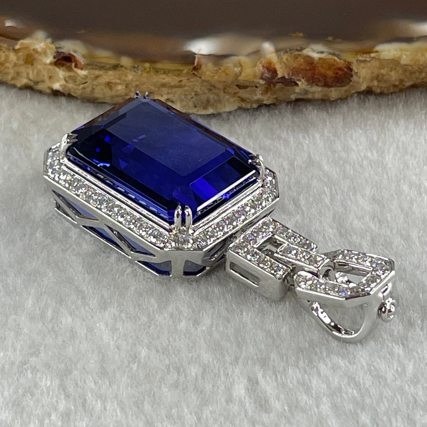Very High Grade Natural Blue Tanzanite 35.93ct 21.79 by 16.03 by 10.69mm Natural Diamonds 1.27ct Au750 White Gold Pendant Total 20.64g with GIA Cert