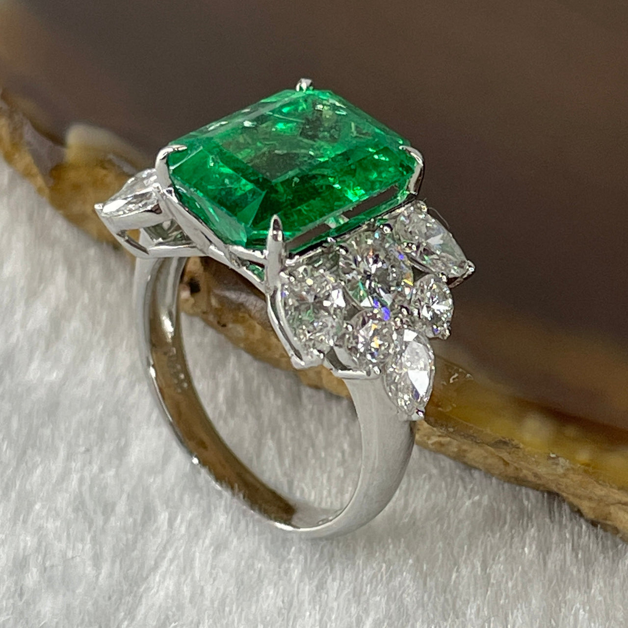 Rare Natural Columbian Green Emerald Beryl Faceted Step Cut Octagonal Shape 11.55 by 9.45 by 6.33mm 4.66ct and Natural Diamonds 2.094ct Platinum PT900 Ring Total 6.85g US6.5 HK13.5 EU53 Inner Diameter 16.8mm GIA Cert