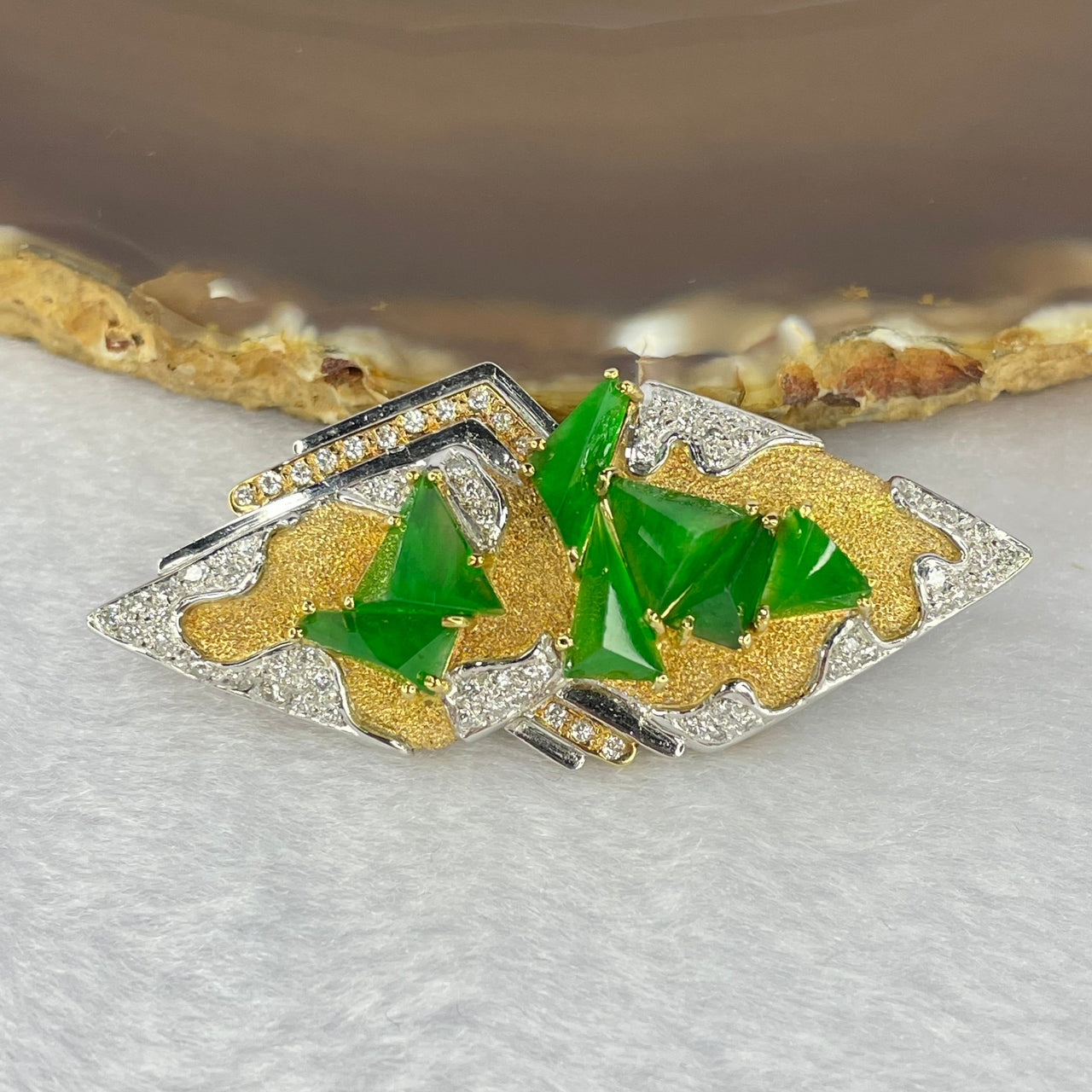 Very Very High Quality Highly Translucent Natural Emerald Green Jadeite (TYPE A) Brooch Approx. 6.5 by 5.50 by 2.82 to 7.97 by 8.30 by 4.63mm Total Weight 17.71g including Natural Diamonds and 18K Yellow Gold and PT900 Setting with NGI Cert No.82835782