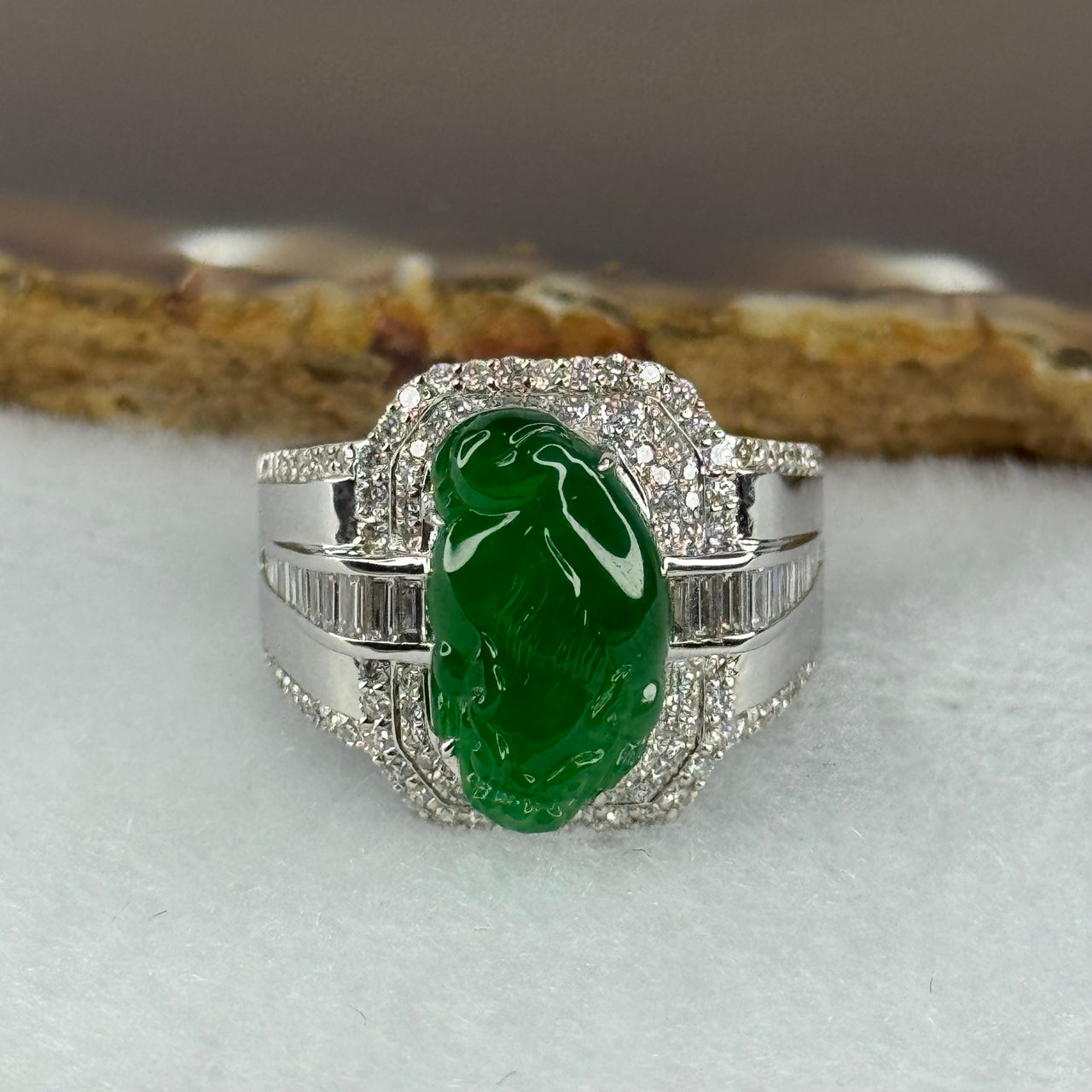 Rare Type A Burmese High End Semi Icy Full Intense Green Jade Jadeite Chan Chu 3 Legged Frog Ring 18K White Gold and Diamonds 15.01g US9.75 HK22 Inner Dia 19.8mm with NGI Cert