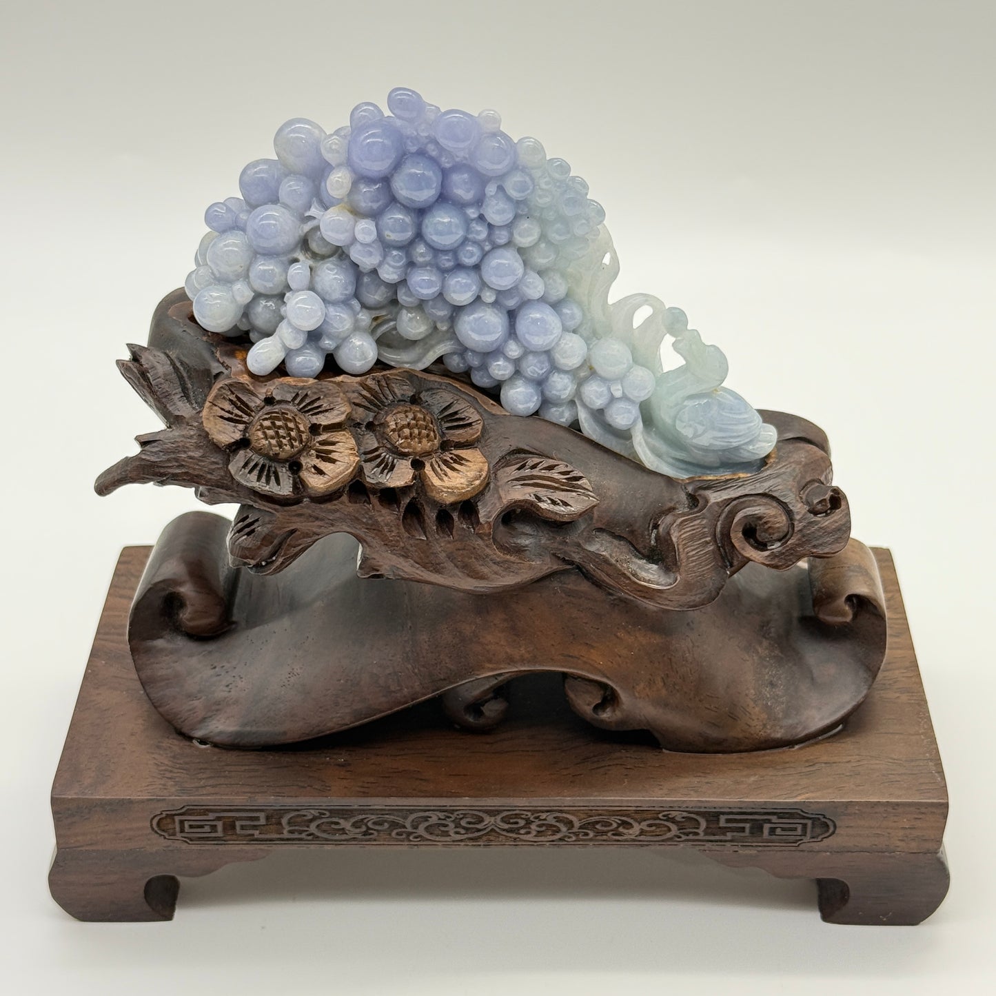 Rare Type A Deep Blueish Lavender Grapes & Duck 152.3G 44.2 by 23.6 by 10.8mm with wooden stand total 730.2g 168.4 by 78.8 by 153.0mm