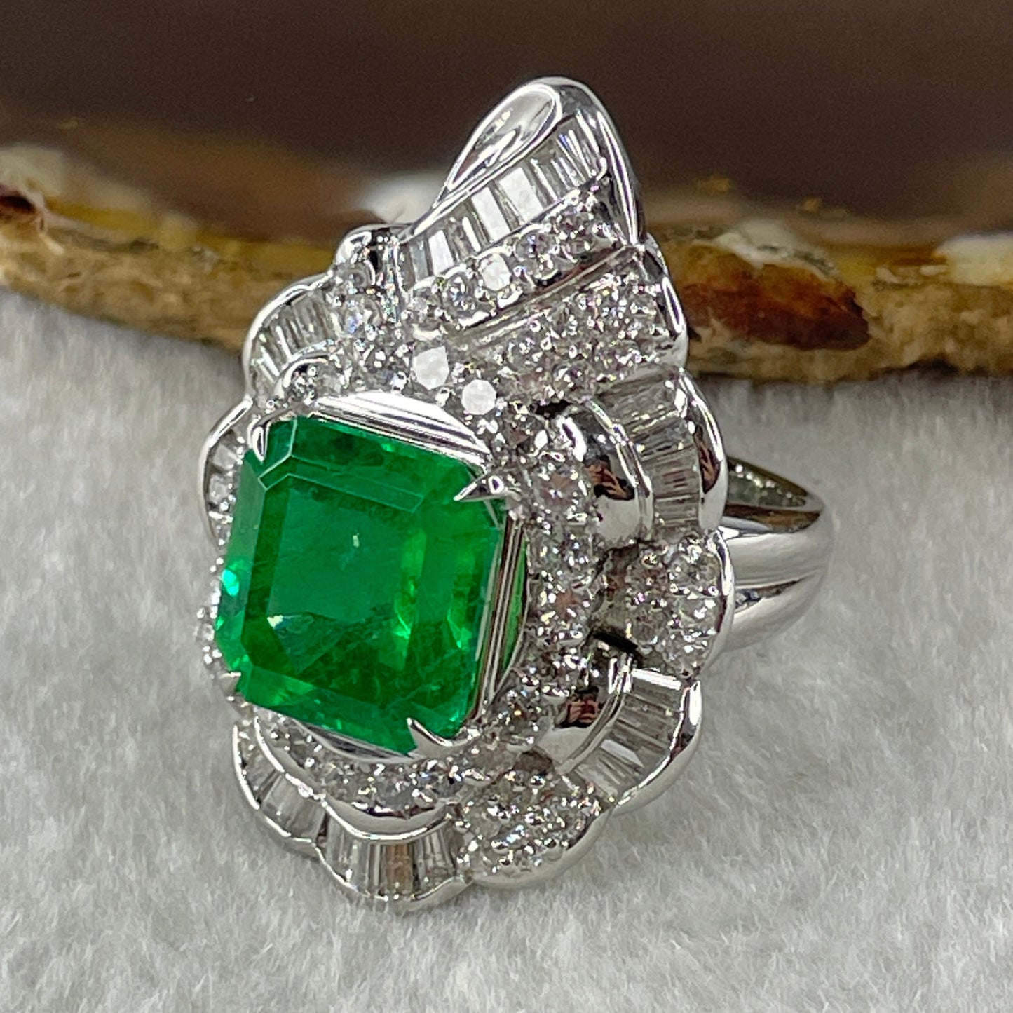 Rare Natural Columbian Green Emerald Beryl Faceted Step Cut Octagonal Shape 11.9 by 11.4 by 7.0mm 8.13ct and Natural Diamonds 3.10ct Platinum PT900 Ring Total 29.81g US6.5 HK13.5 EU53 Inner Diameter 16.9mm