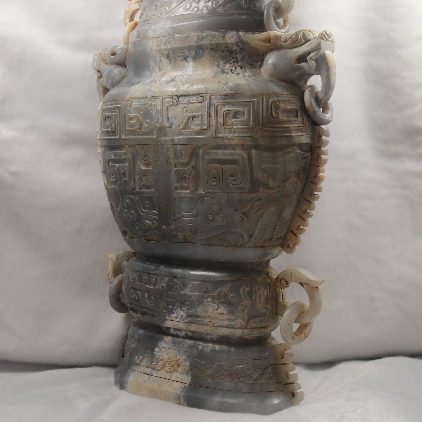 Rare Antique Natural Grey with Pink and White Patches Nephrite Vase with Pixiu Display 3.832,6g 220.0 by 90.0 by 370.0mm