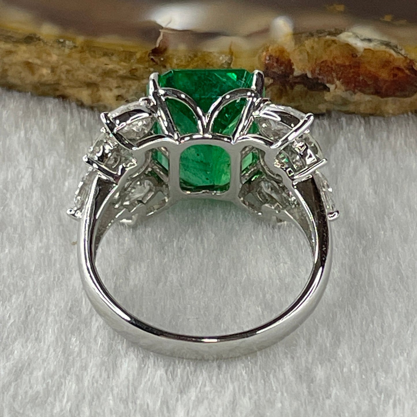 Rare Natural Columbian Green Emerald Beryl Faceted Step Cut Octagonal Shape 11.55 by 9.45 by 6.33mm 4.66ct and Natural Diamonds 2.094ct Platinum PT900 Ring Total 6.85g US6.5 HK13.5 EU53 Inner Diameter 16.8mm GIA Cert