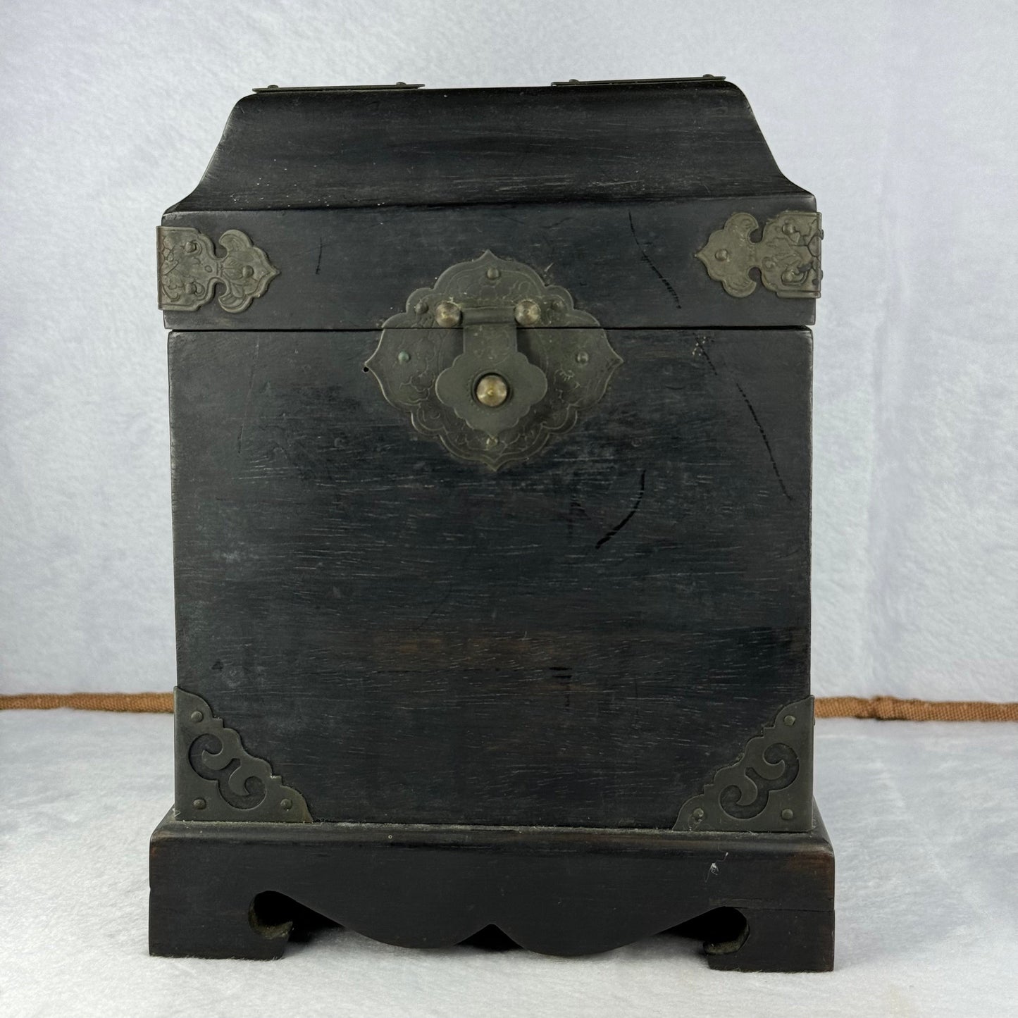 Rare Antique Natural Dark Green Nephrite Dragon with Ying Yang Flower Seal 2,868.7g 108.7 by 107.5 by 104.0mm with Wooden Box Total 3,975.9g 146.7 by 147.1 by 190.0mm