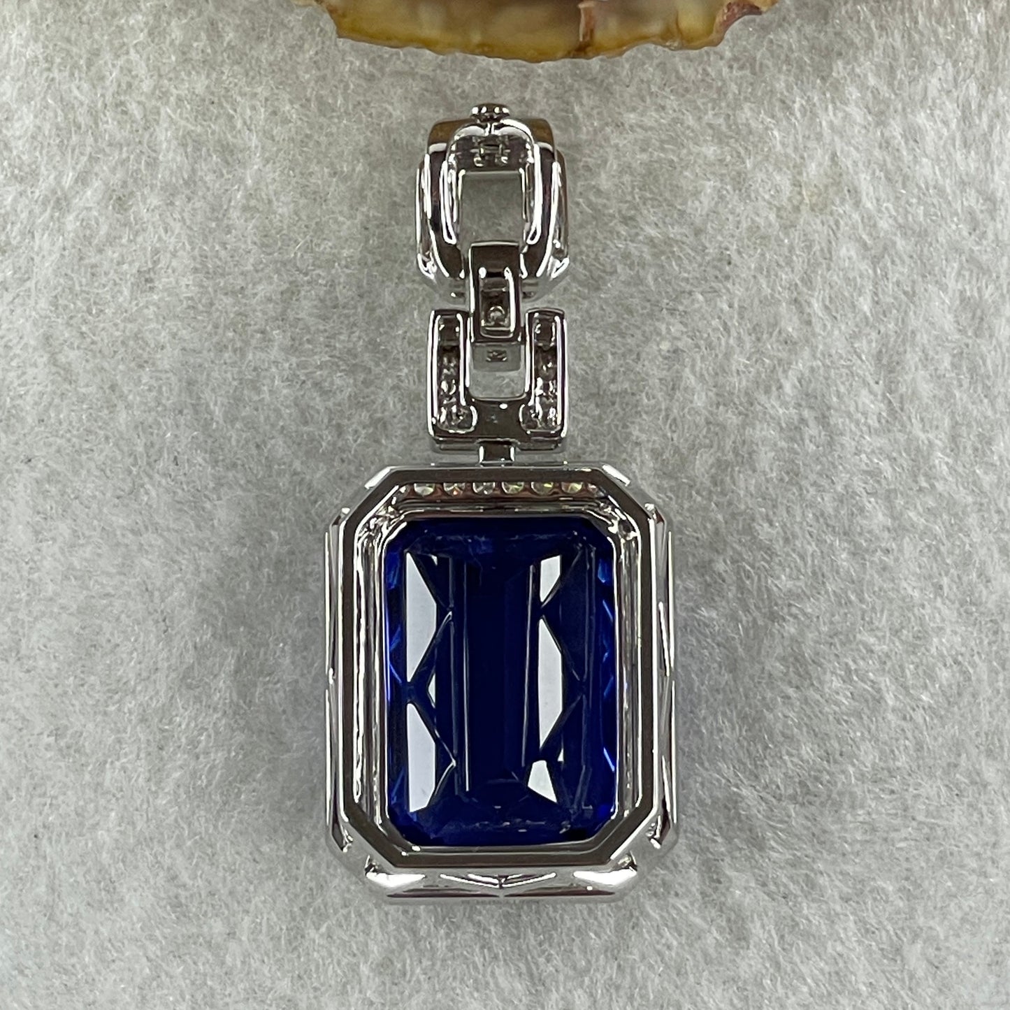 Very High Grade Natural Blue Tanzanite 35.93ct 21.79 by 16.03 by 10.69mm Natural Diamonds 1.27ct Au750 White Gold Pendant Total 20.64g with GIA Cert