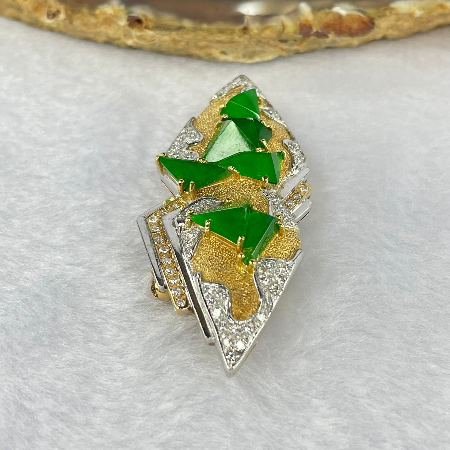 Very Very High Quality Highly Translucent Natural Emerald Green Jadeite (TYPE A) Brooch Approx. 6.5 by 5.50 by 2.82 to 7.97 by 8.30 by 4.63mm Total Weight 17.71g including Natural Diamonds and 18K Yellow Gold and PT900 Setting with NGI Cert No.82835782