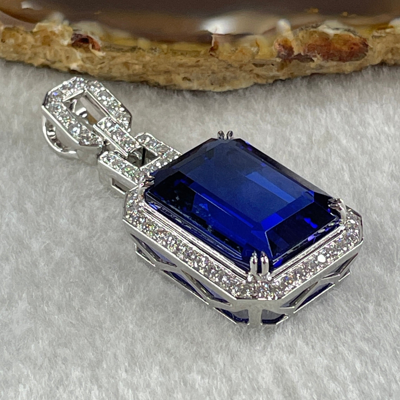 Very High Grade Natural Blue Tanzanite 35.93ct 21.79 by 16.03 by 10.69mm Natural Diamonds 1.27ct Au750 White Gold Pendant Total 20.64g with GIA Cert