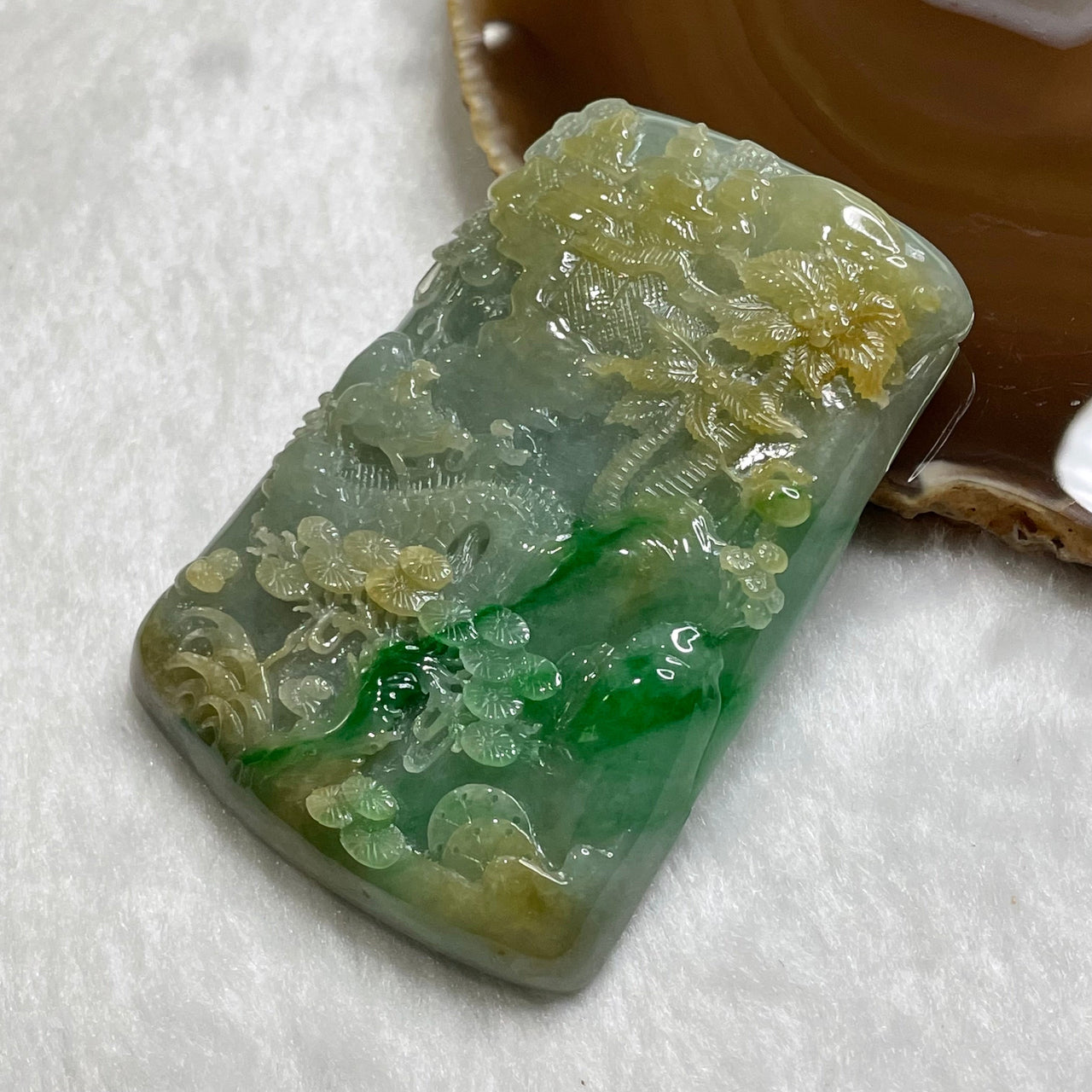 Rare High Quality Type A Shan Shui Jade Jadeite with Imperial Green Veins 102.12g 73.0 by 50.7 by 11.7mm