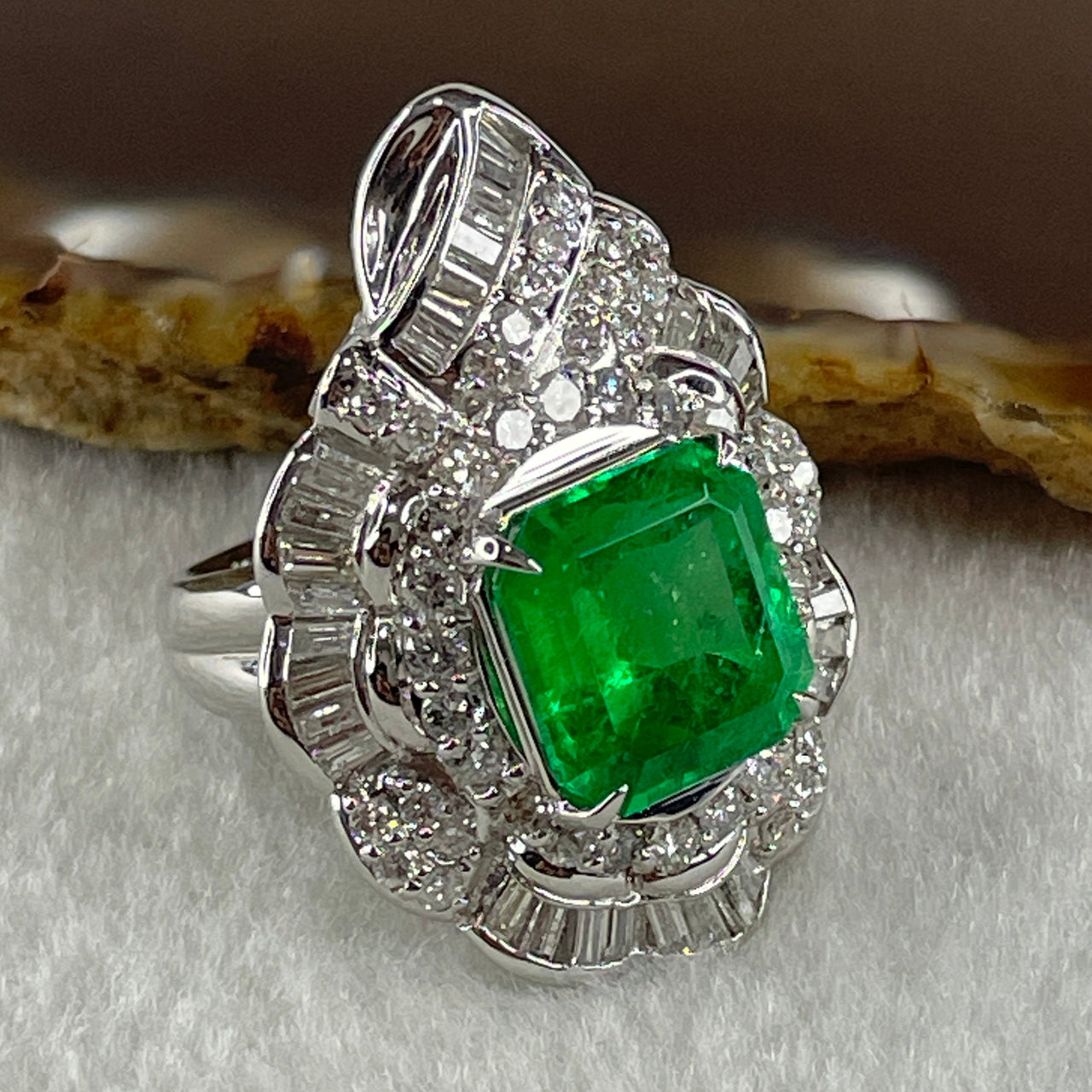 Rare Natural Columbian Green Emerald Beryl Faceted Step Cut Octagonal Shape 11.9 by 11.4 by 7.0mm 8.13ct and Natural Diamonds 3.10ct Platinum PT900 Ring Total 29.81g US6.5 HK13.5 EU53 Inner Diameter 16.9mm