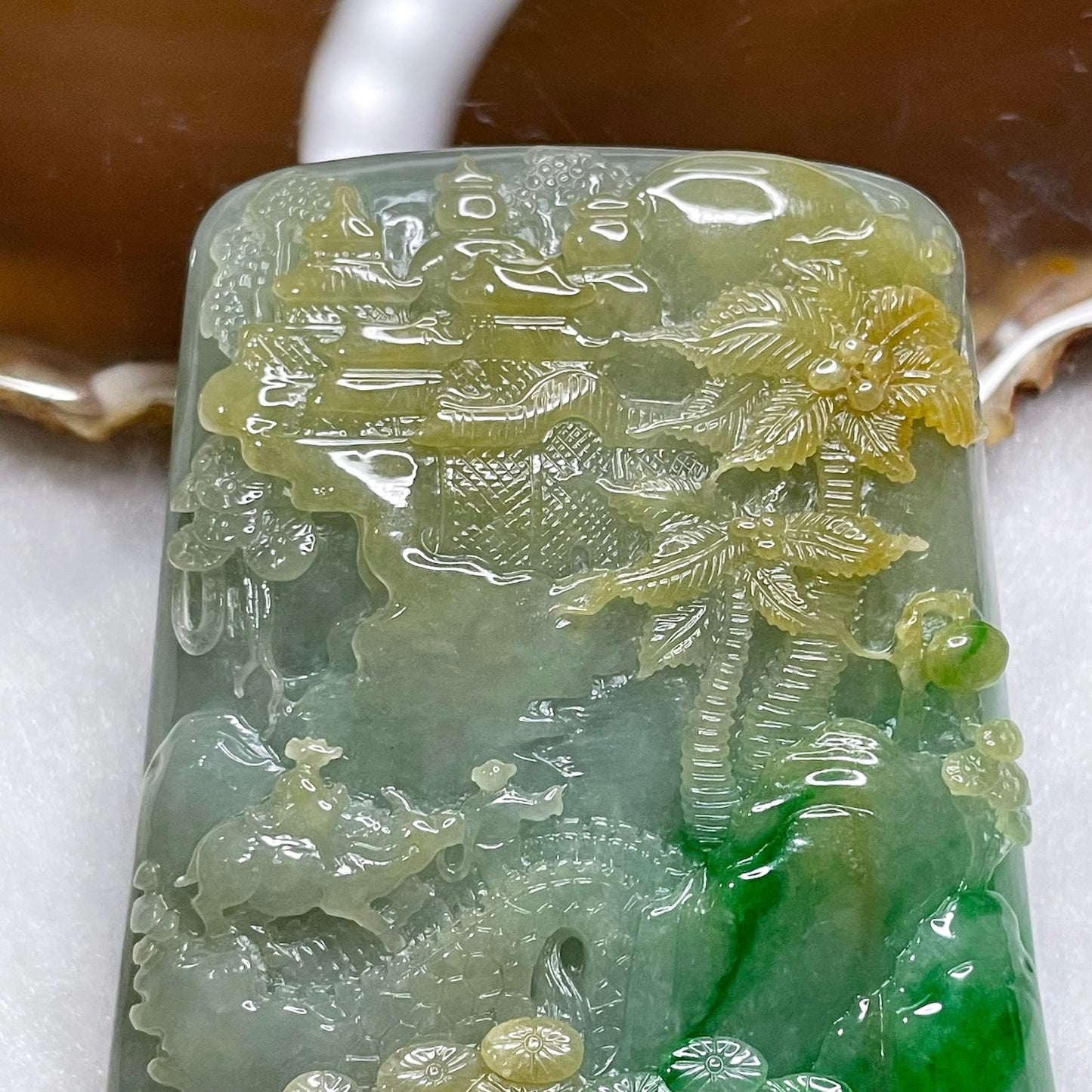 Rare High Quality Type A Shan Shui Jade Jadeite with Imperial Green Veins 102.12g 73.0 by 50.7 by 11.7mm