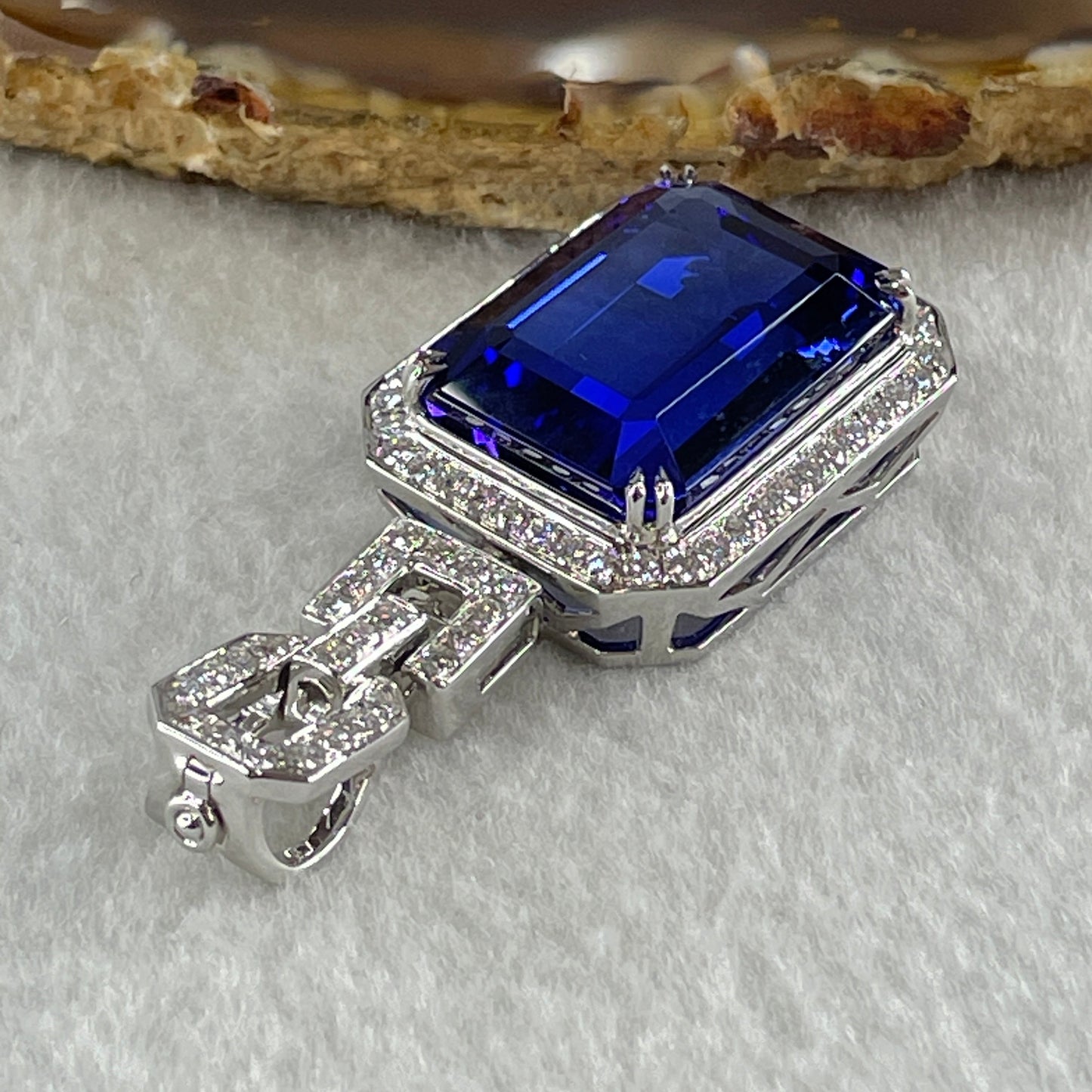 Very High Grade Natural Blue Tanzanite 35.93ct 21.79 by 16.03 by 10.69mm Natural Diamonds 1.27ct Au750 White Gold Pendant Total 20.64g with GIA Cert