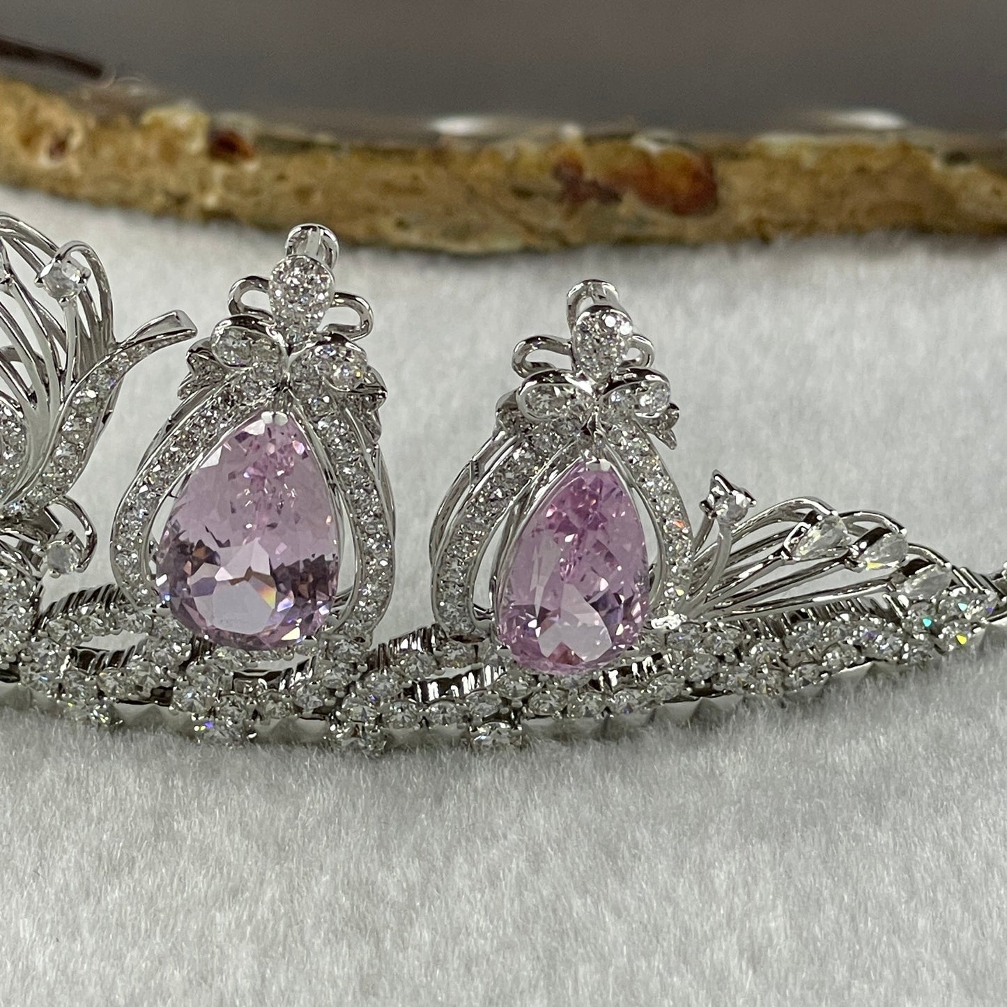 Natural Purplish Pink Kunzite 45.24cts Natural Diamonds D15.0cts in 9K White Gold 53.09g Tiara Total 64.04g