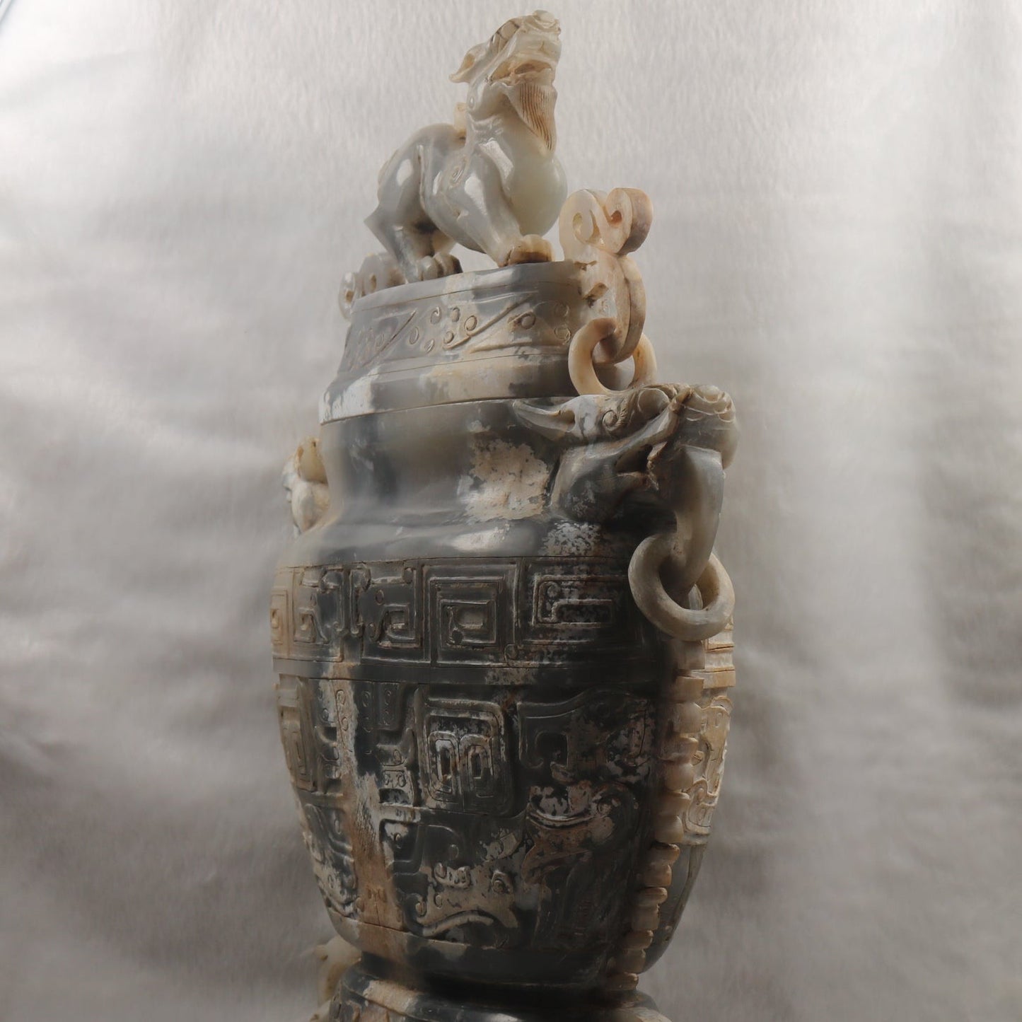Rare Antique Natural Grey with Pink and White Patches Nephrite Vase with Pixiu Display 3.832,6g 220.0 by 90.0 by 370.0mm