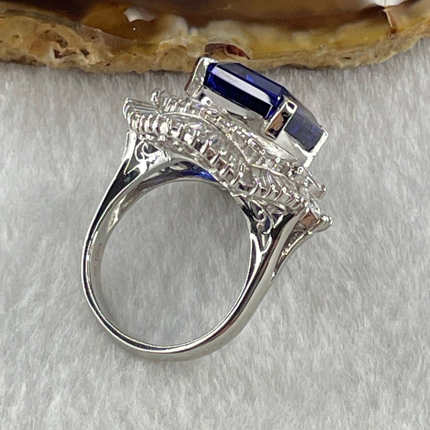 Very High Grade Natural Blue Tanzanite 12.12ct Natural Diamonds 2.33ct Platinum PT900 15.21g Ring Total 15.85g US6 HK13 EU52 Inner Diameter 16.5mm