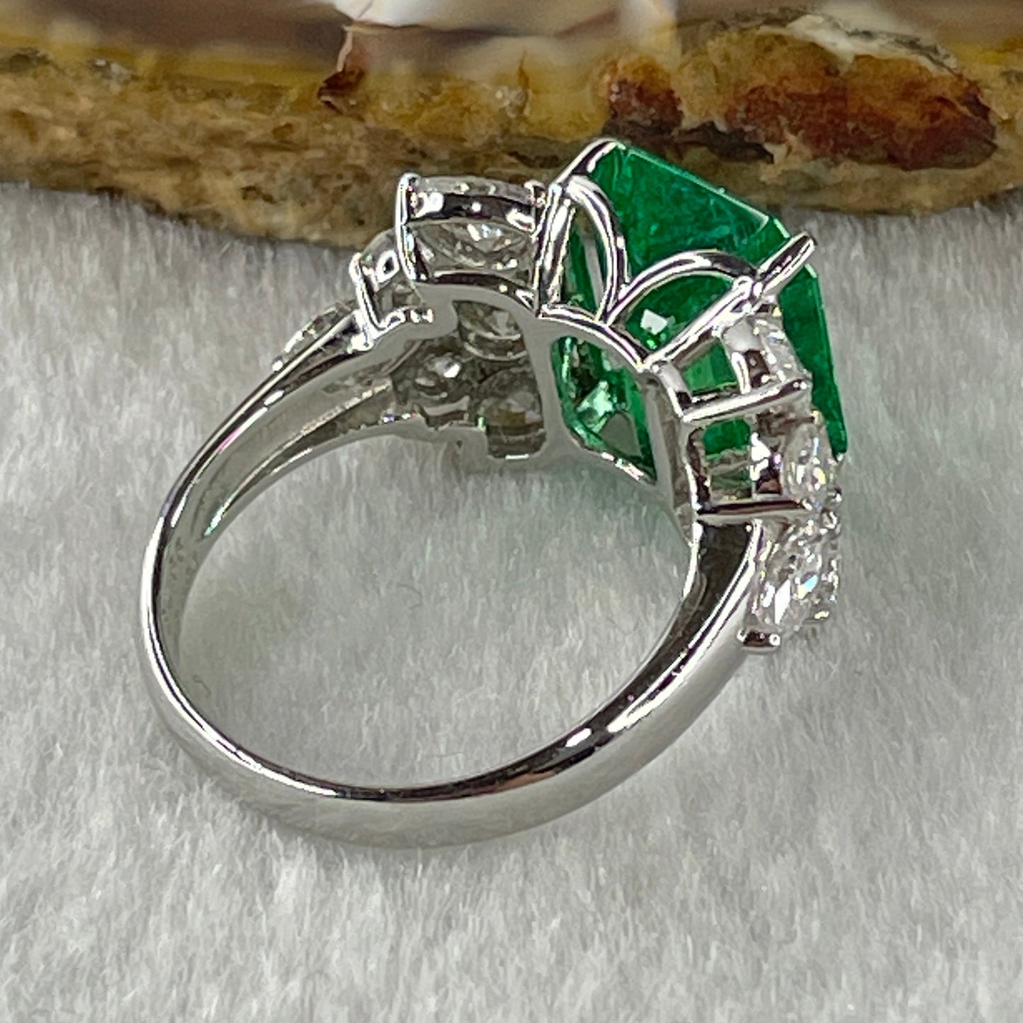 Rare Natural Columbian Green Emerald Beryl Faceted Step Cut Octagonal Shape 11.55 by 9.45 by 6.33mm 4.66ct and Natural Diamonds 2.094ct Platinum PT900 Ring Total 6.85g US6.5 HK13.5 EU53 Inner Diameter 16.8mm GIA Cert