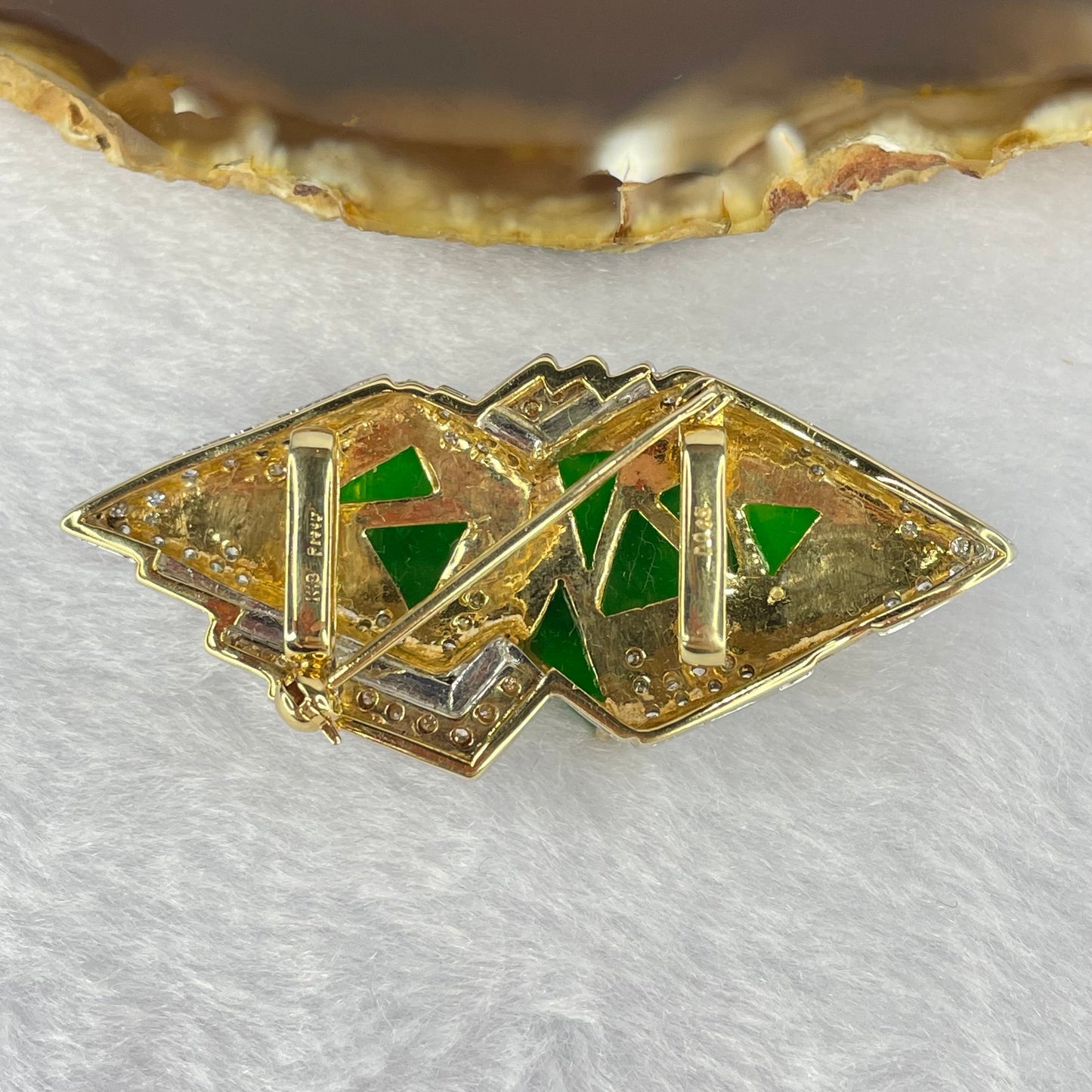 Very Very High Quality Highly Translucent Natural Emerald Green Jadeite (TYPE A) Brooch Approx. 6.5 by 5.50 by 2.82 to 7.97 by 8.30 by 4.63mm Total Weight 17.71g including Natural Diamonds and 18K Yellow Gold and PT900 Setting with NGI Cert No.82835782