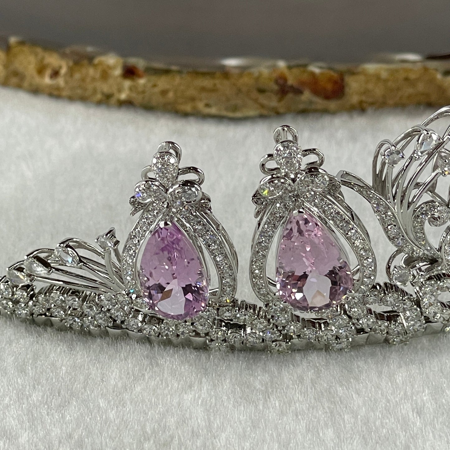 Natural Purplish Pink Kunzite 45.24cts Natural Diamonds D15.0cts in 9K White Gold 53.09g Tiara Total 64.04g