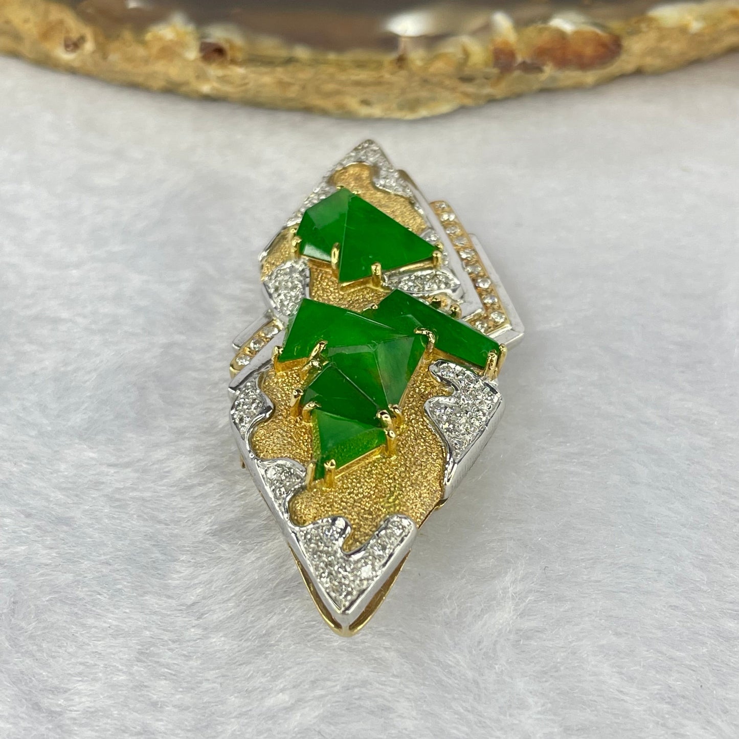 Very Very High Quality Highly Translucent Natural Emerald Green Jadeite (TYPE A) Brooch Approx. 6.5 by 5.50 by 2.82 to 7.97 by 8.30 by 4.63mm Total Weight 17.71g including Natural Diamonds and 18K Yellow Gold and PT900 Setting with NGI Cert No.82835782