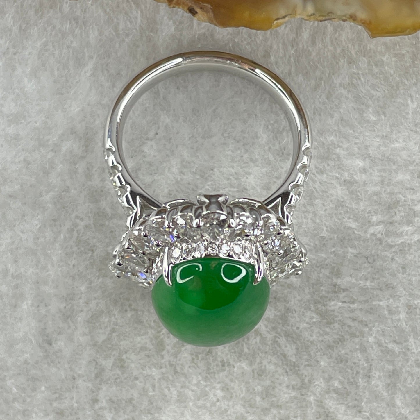 Very High Quality Highly Translucent TYPE A Natural Icy Intense Green Jadeite Oval Cabochon Approx 18.13 by 11.66mm Total Weight 11.42g including Natural Diamonds 2.93ct and Au750 White Gold Ring Setting US 7.25 HK 16 Inner Diameter 17.5mm with GIA Cert
