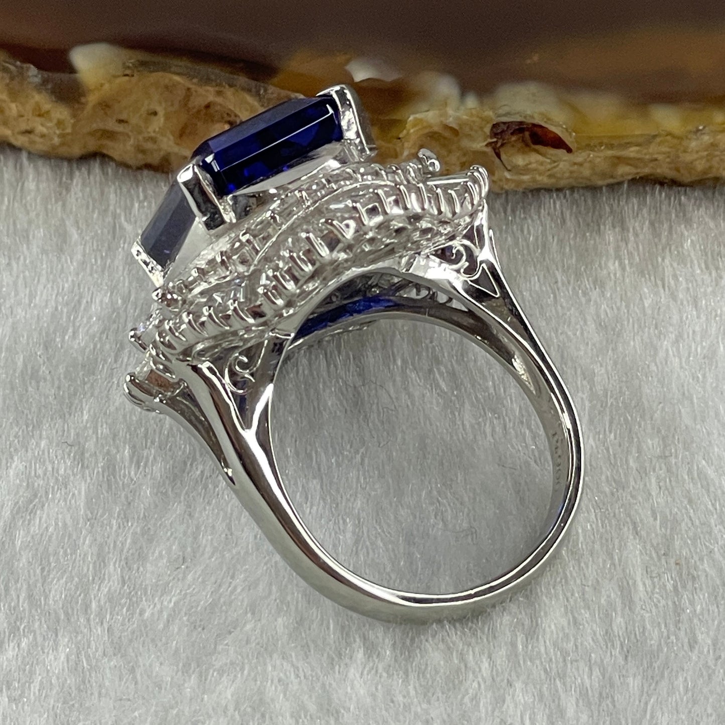 Very High Grade Natural Blue Tanzanite 12.12ct Natural Diamonds 2.33ct Platinum PT900 15.21g Ring Total 15.85g US6 HK13 EU52 Inner Diameter 16.5mm