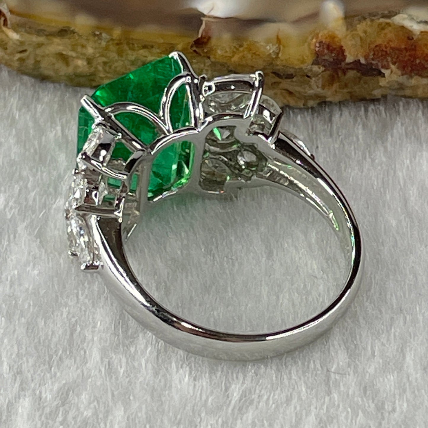 Rare Natural Columbian Green Emerald Beryl Faceted Step Cut Octagonal Shape 11.55 by 9.45 by 6.33mm 4.66ct and Natural Diamonds 2.094ct Platinum PT900 Ring Total 6.85g US6.5 HK13.5 EU53 Inner Diameter 16.8mm GIA Cert