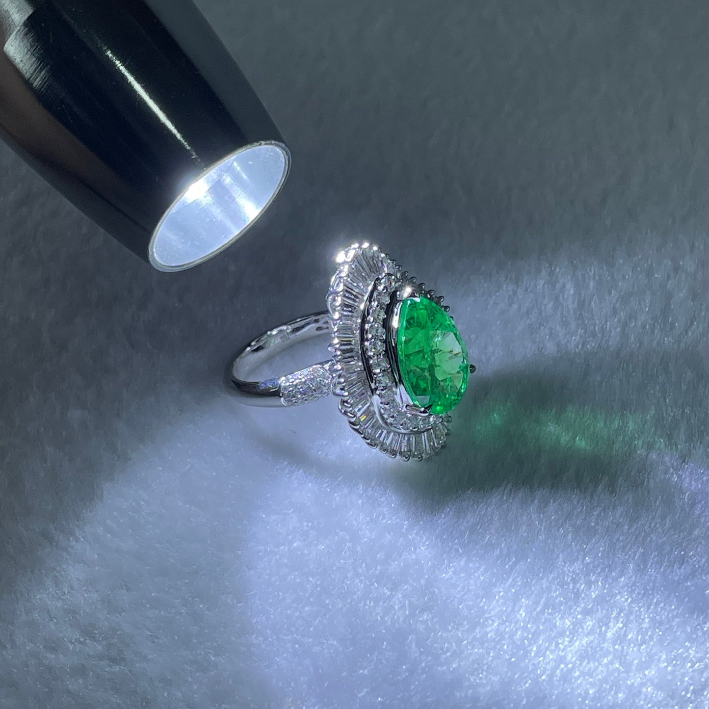 Rare Natural Columbian Muzo Modified Brilliant Vivid Green Emerald Beryl Faceted Pear or Tear Drop Shape 14.46 by 10.74 by 6.91mm 5.59ct and Natural Diamonds 2.38ct 18K 750 White Gold Ring Total 11.07g US7.25 HK16 EU55 Inner Diameter 17.6mm GUILD Cert