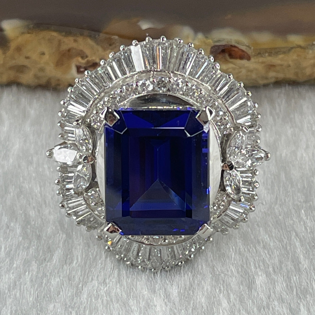 Very High Grade Natural Blue Tanzanite 12.12ct Natural Diamonds 2.33ct Platinum PT900 15.21g Ring Total 15.85g US6 HK13 EU52 Inner Diameter 16.5mm